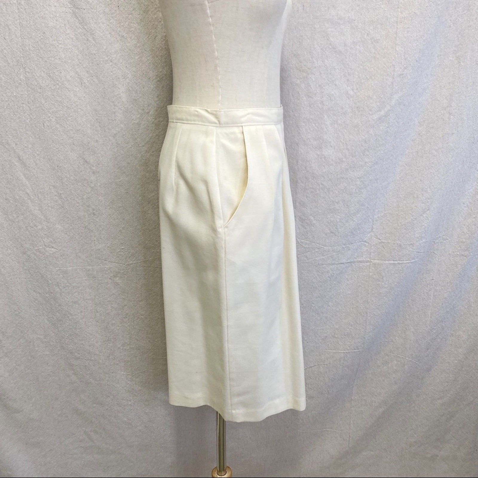 Vintage 90’s Worthington ivory/off white blouse/pencil skirt set Size 12