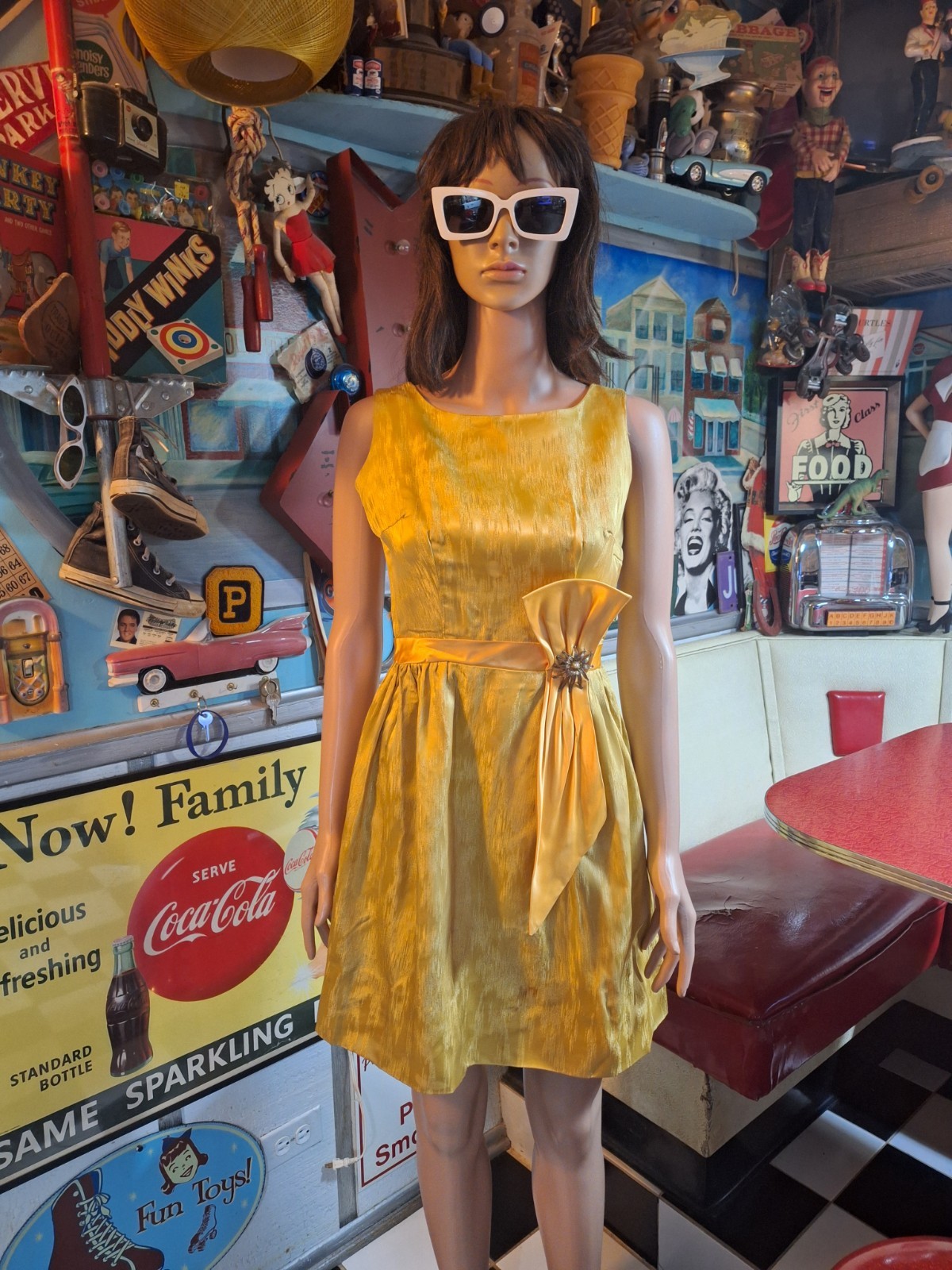True VTG Mid-century MOD 1960s Cocktail Party Dress Mini S/XS Yellow Gold MCM
