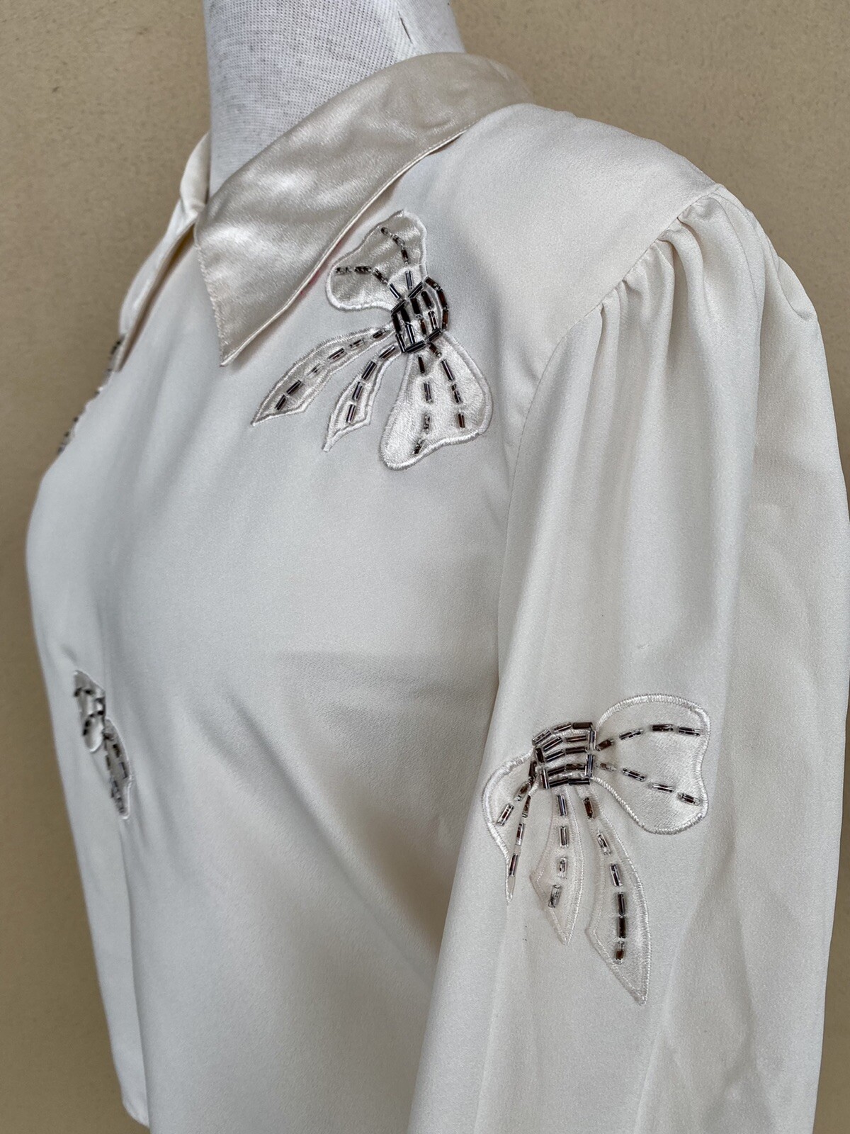 Vtg 80’s Ivory Nilani Blouse Hand Beaded Bow Appliqué Puff Shoulder Victorian 6