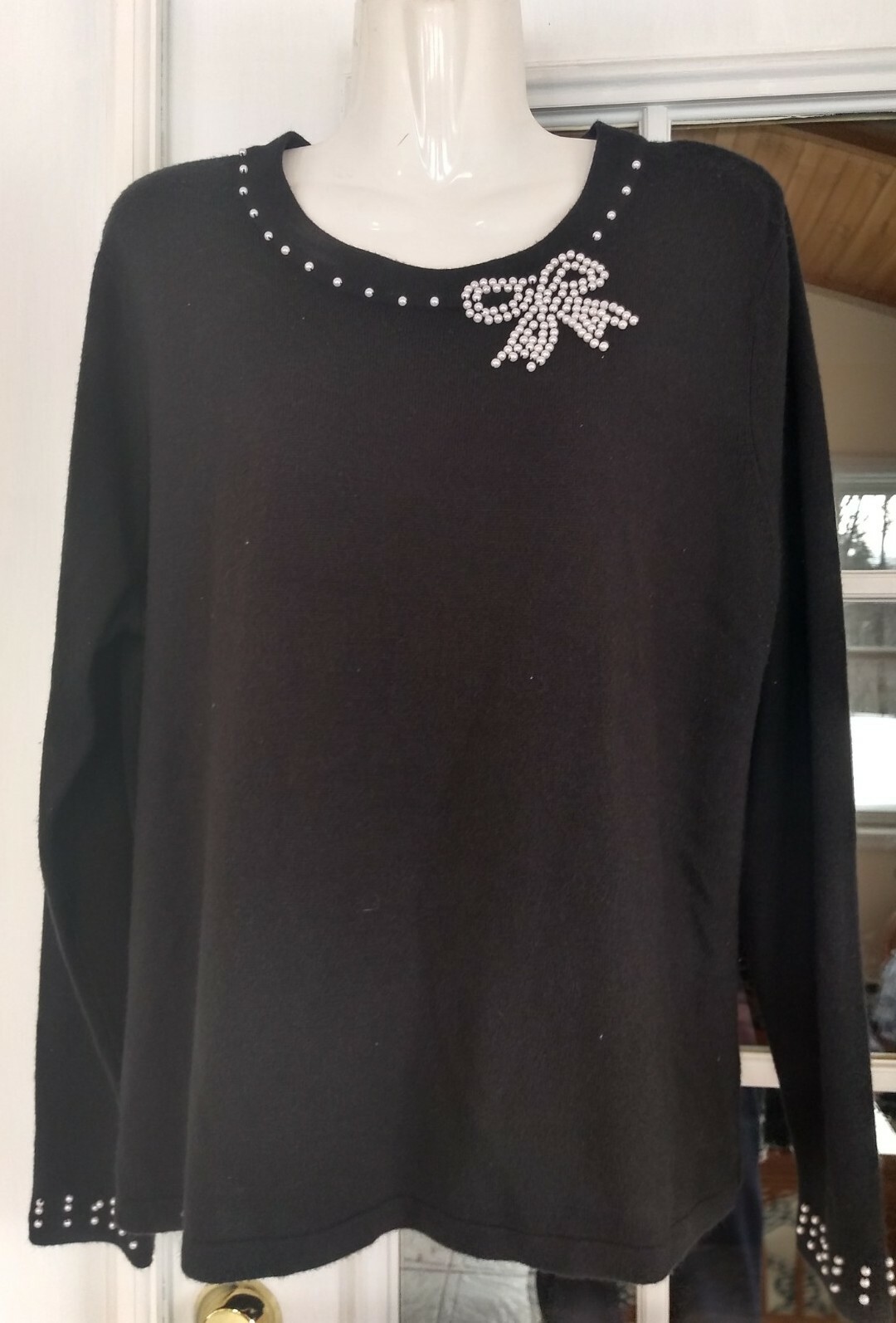 Woman STUDIO WORKS Long Sleeve Sweater with PEARL BOW NECKLINE Size Large