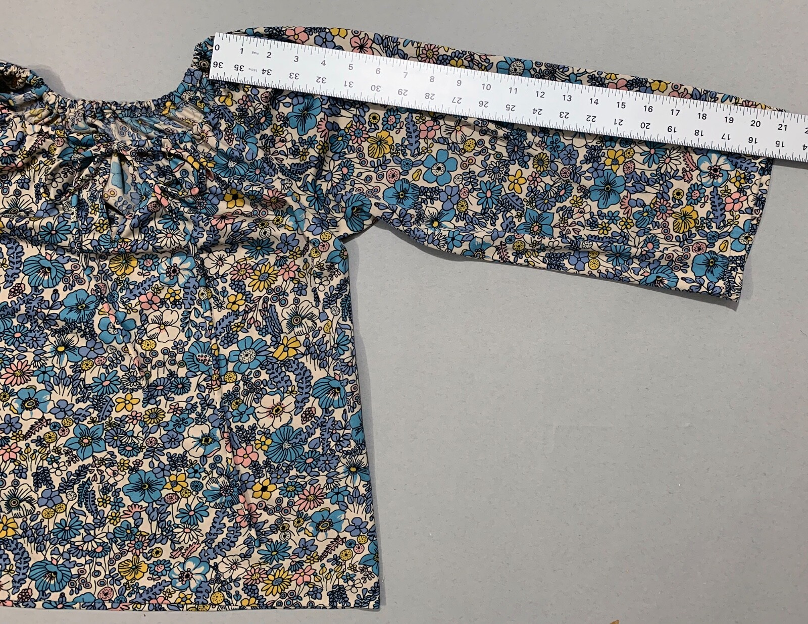 1970s Women’s „The House of Nu Mode” Floral Print Drawstring Top