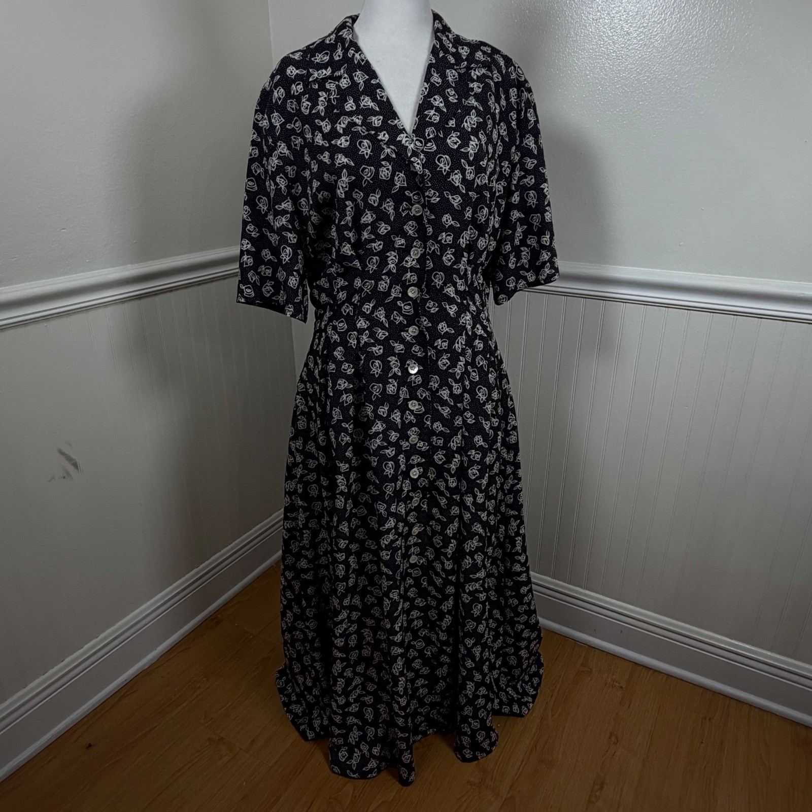 Jaeger Vintage Black White Floral Polka Dot Button Front Maxi Dress UK 12 USA 10