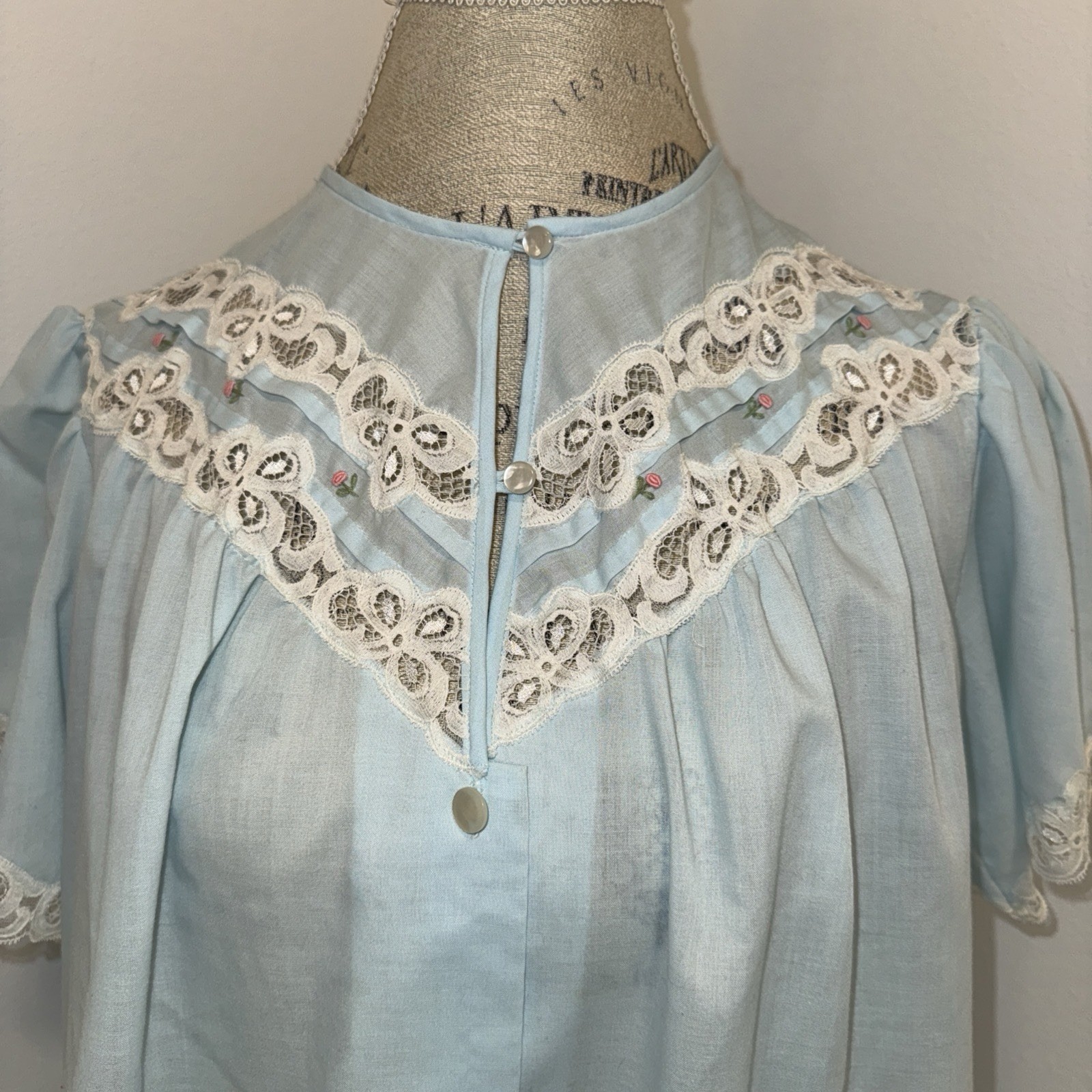 Vintage Light Blue House Coat Robe Lace Embroidery Flowers Pearl Buttons Pockets