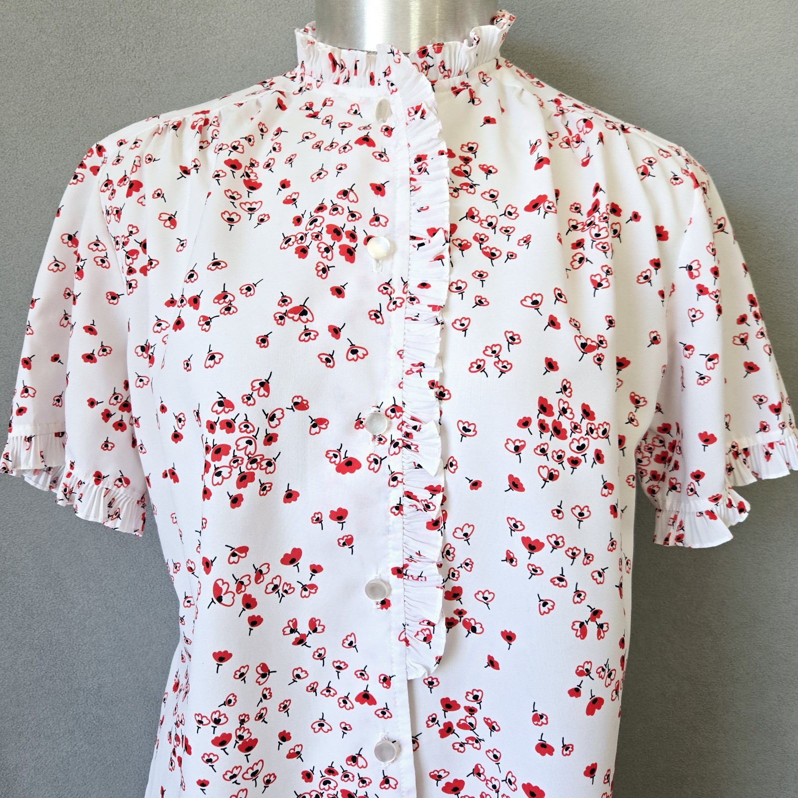 Vintage Short Sleeve Floral Blouse White Red Black Small