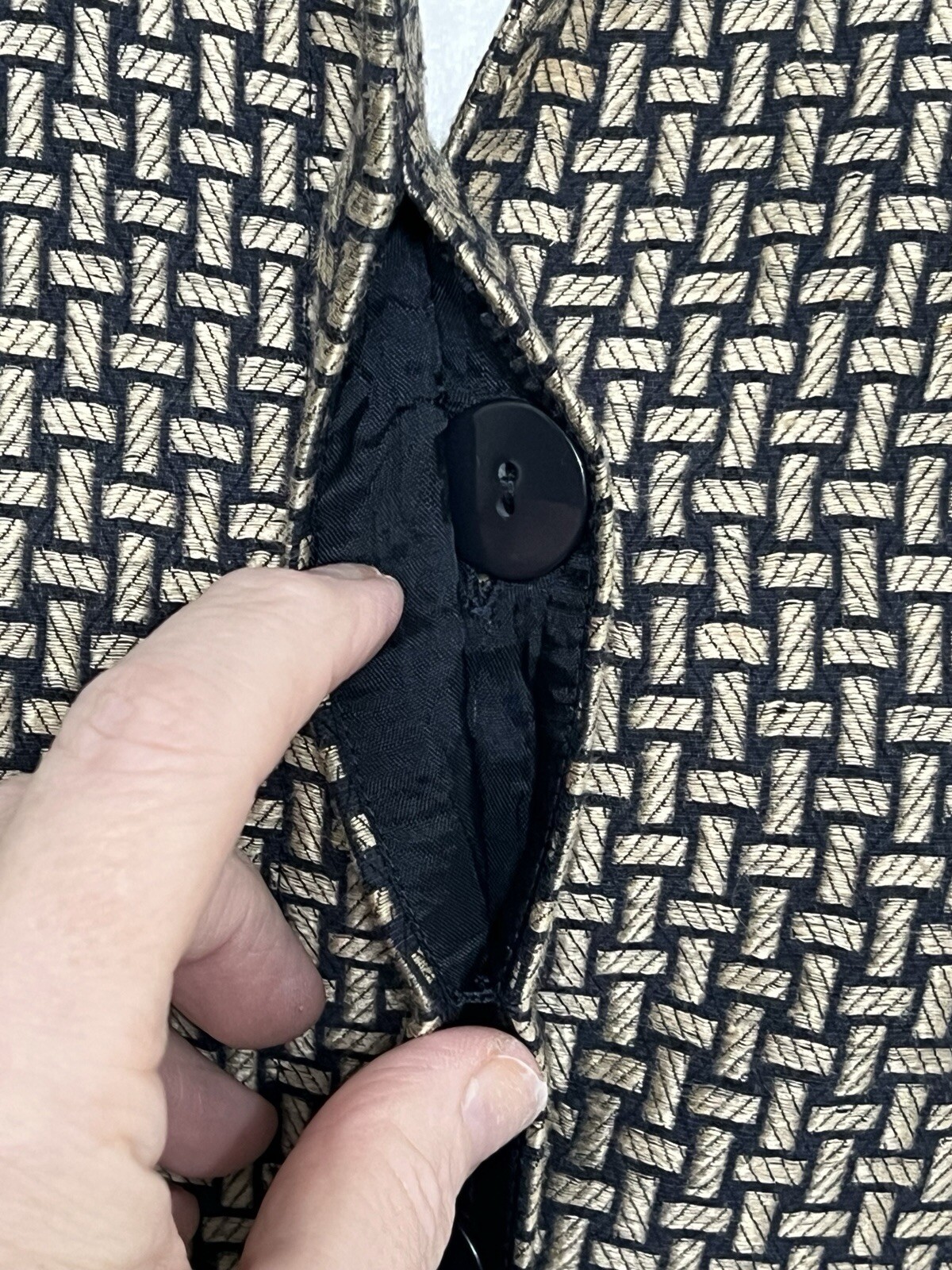 VTG Dana Buchman Black/Gold Geometric Pattern 2pc Jacket Sz Skirt Sz10P Suit