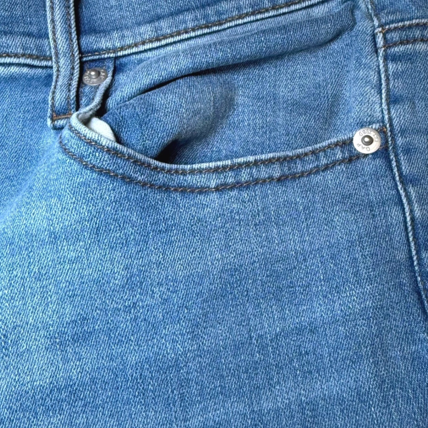 Gap 1969 Womens Size 32R True Skinny Ankle Jeans Blue Denim Gold Metallic Stripe