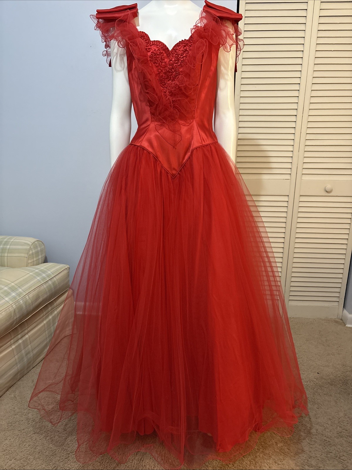 VTG Mike Benet Formals Red Gown Embroidery Ruffles Layers Of Tulle SZ S~AS IS~
