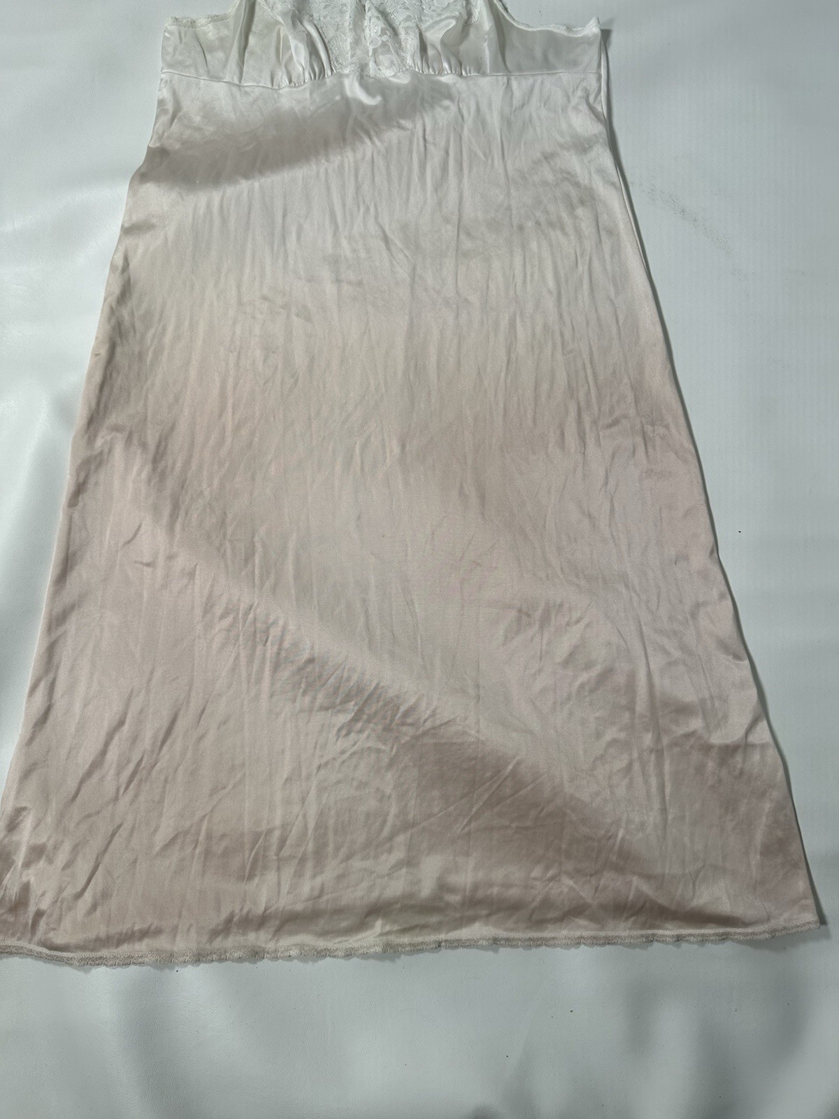 Vintage VASSARETTE Ombré White Blush Pink Silky Full Slip w/ Lace Size 28” 38/44