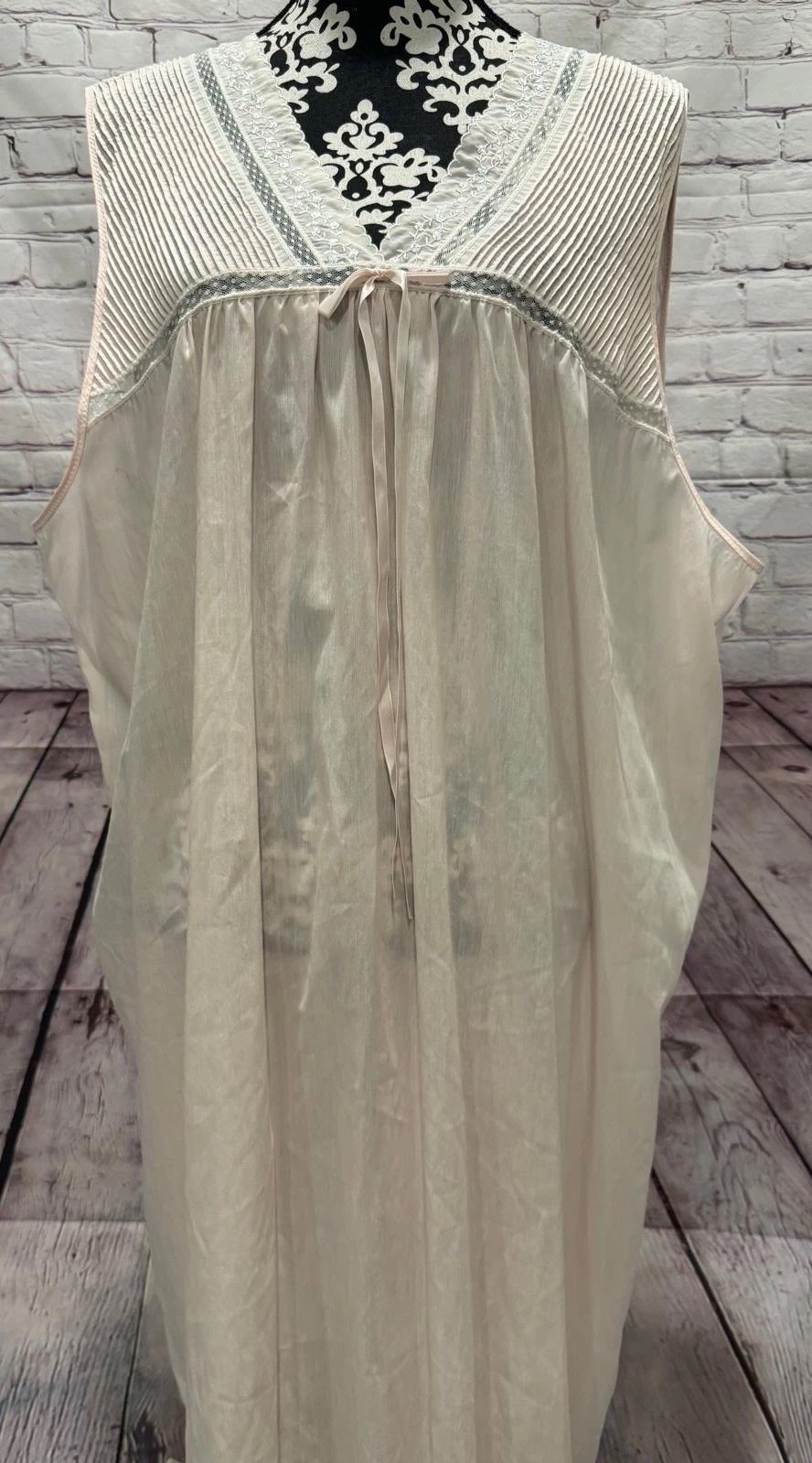 VTG 90’s Lady Barbizon Pink Laced Embroidered Pintuck Ruched Bow Nightgown 3X