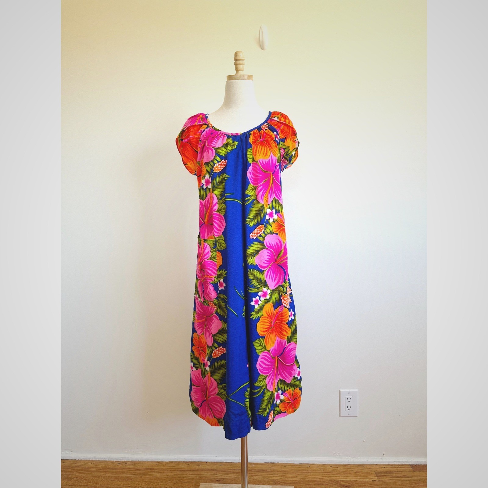Vintage Pomare Hawaii Muumuu Dress Hibiscus Floral Medium Tiki Vacation Resort