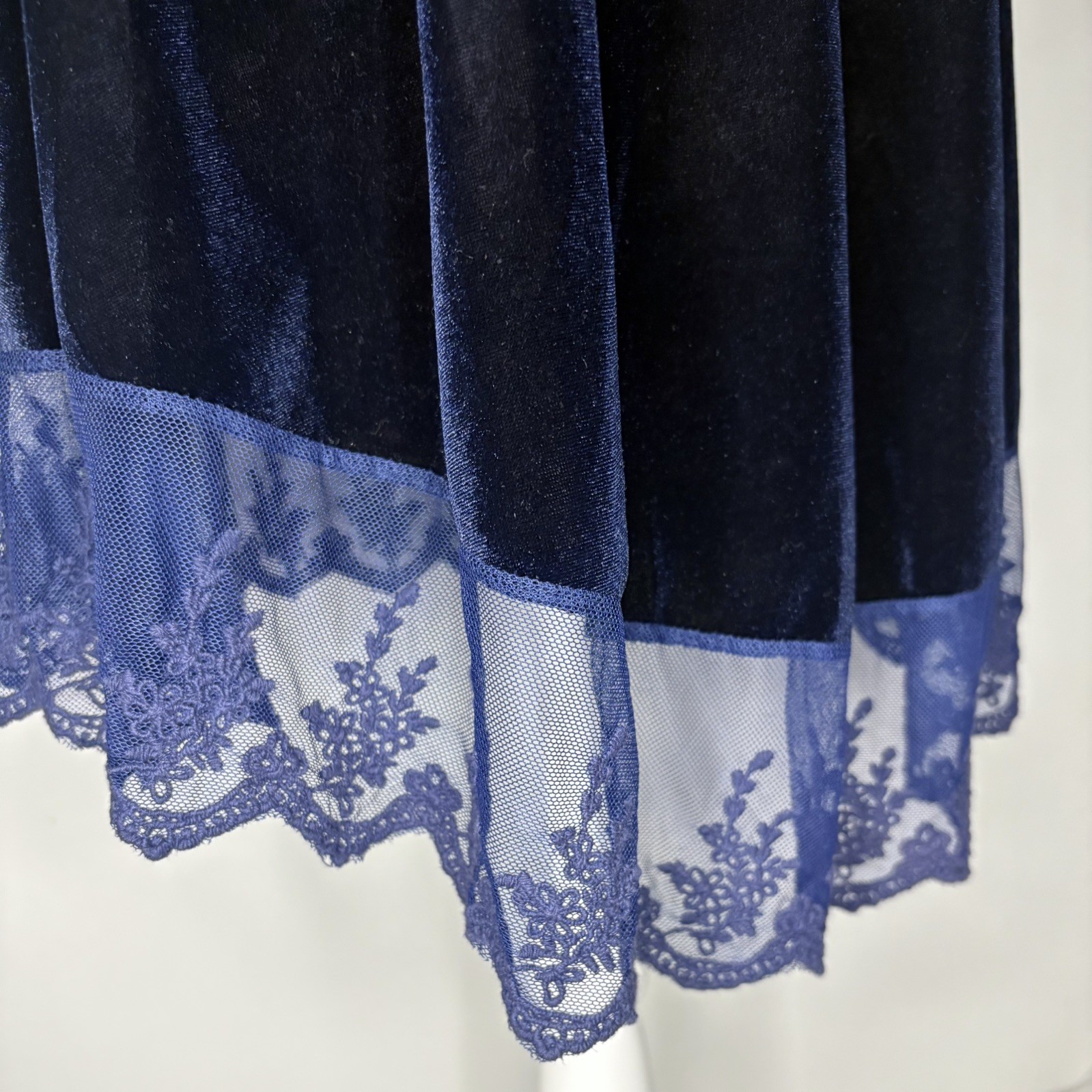 VTG Pyramid Collection Whimsigoth Velvet & Lace Nighty, Navy Size Small #RCTOP02