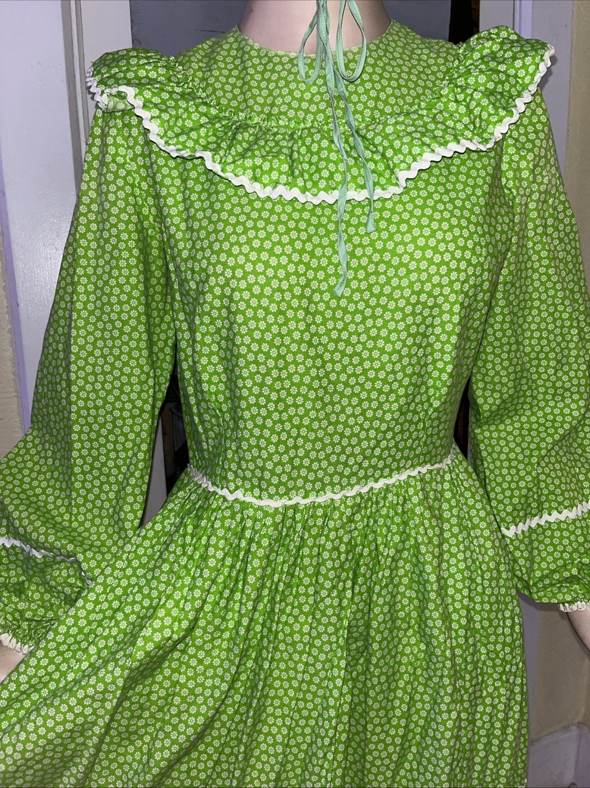 Vintage 70s Green Prarie Maxi Dress Calico Cotton Floral Cottagecore Bonnet L
