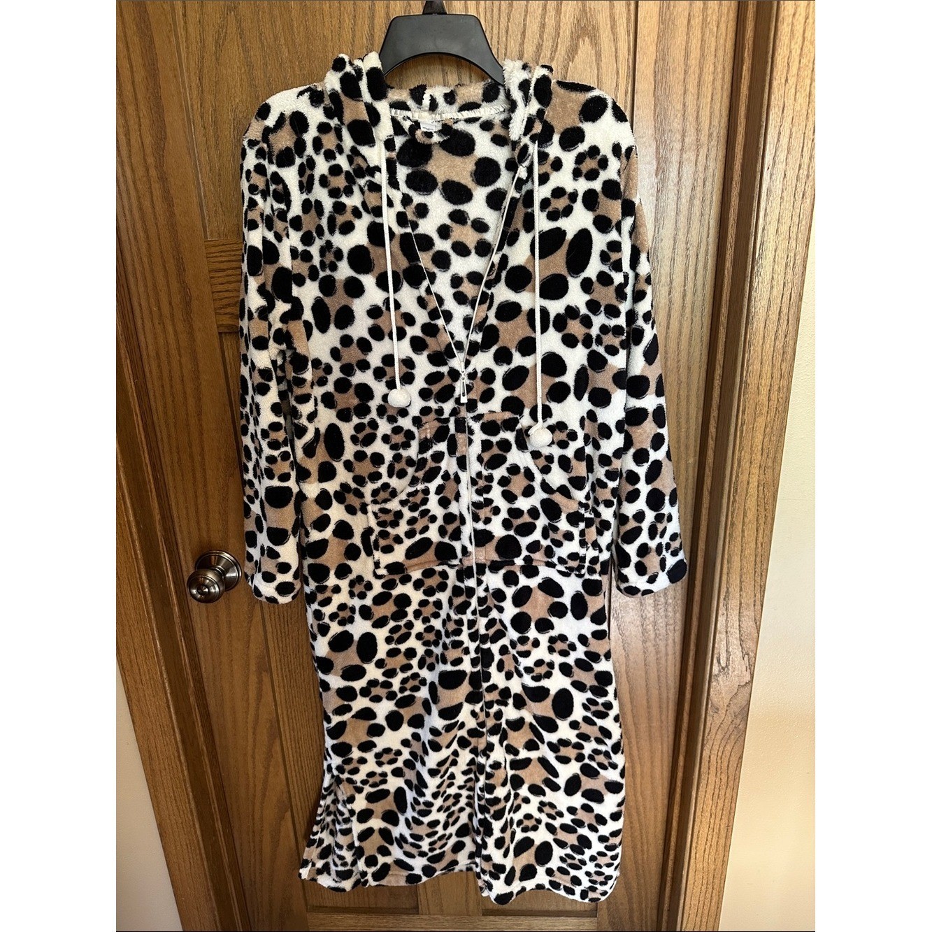 PINK Victoria’s Secret Leopard Print Plush Zip Hoodie Robe- Black, Cream, Tan