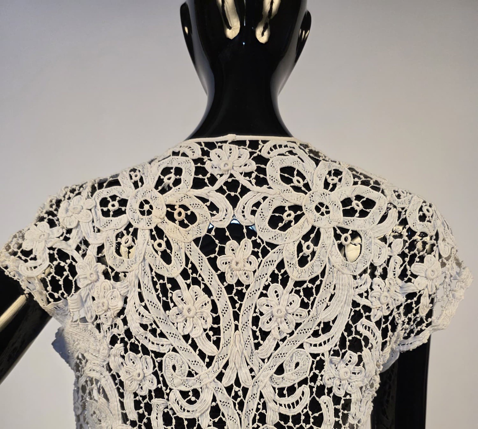 ORNATE VICTORIAN HAND MADE TAPE LACE VEST STLE TOP W BEAUTIFUL FLORALS