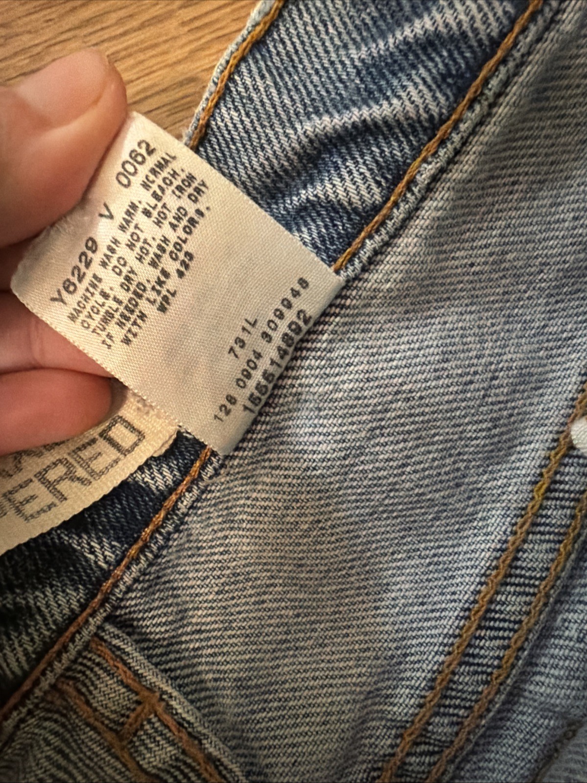 Vintage 2000 Levi’s 550 Women’s Jeans Size 8L Relaxed Tapered Blue Distressed