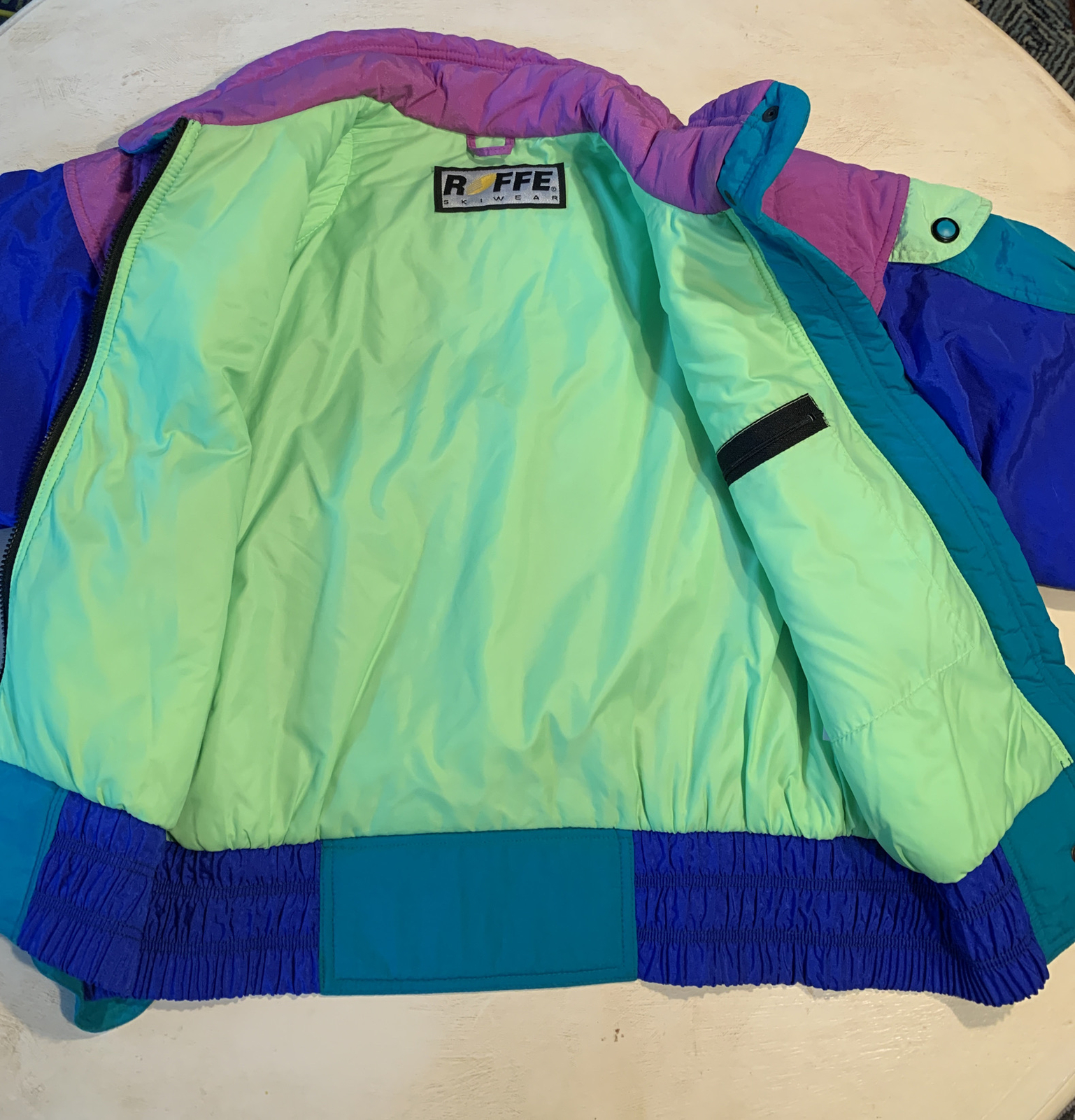 Vintage Roffe Skiwear Women’s Retro Multicolor Ski Snowboard Jacket Size 12 USA
