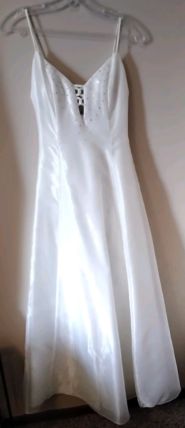 Vintage Gunne Sax Jessica McClintock White Gown w/ Rhinestones On Bodice Size 1