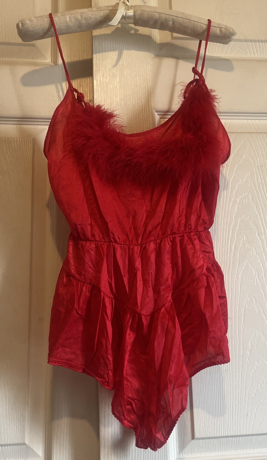 Woman’s FeatherBed NYRed Nightie Nylon Removable feather Side split Vtg Sz Sm