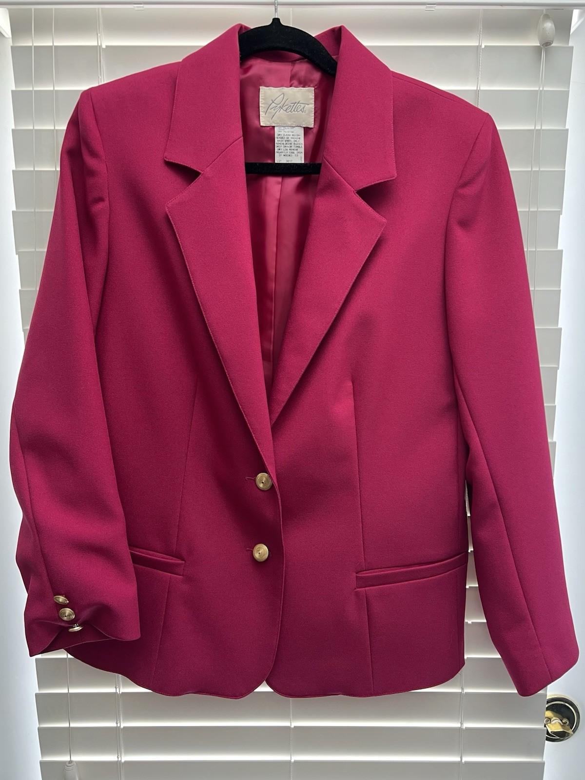 Vintage old money style blazer Size M Pink Fuchsia Pick gold buttons