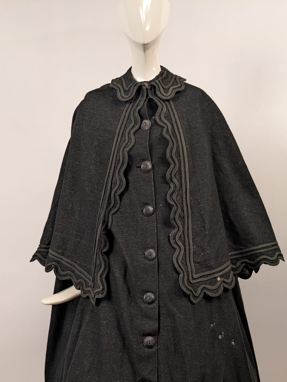 MID 19TH C BLACK & GRAY FLECKED WOOL 2 PC CLOAK W GUTTA PERCHA BUTTONS