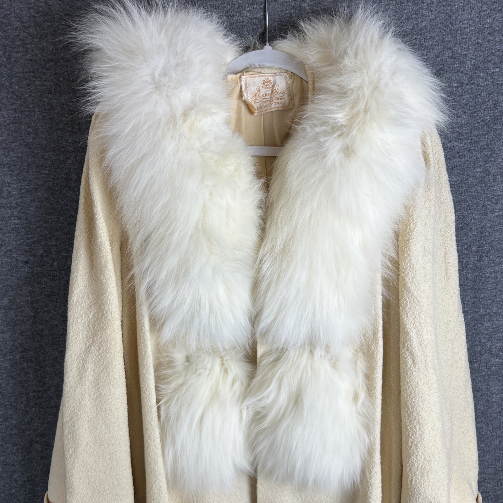 Vintage 1950s Peck and Peck* Fifth Avenue cream wool coat, Fox Fur collar, READ