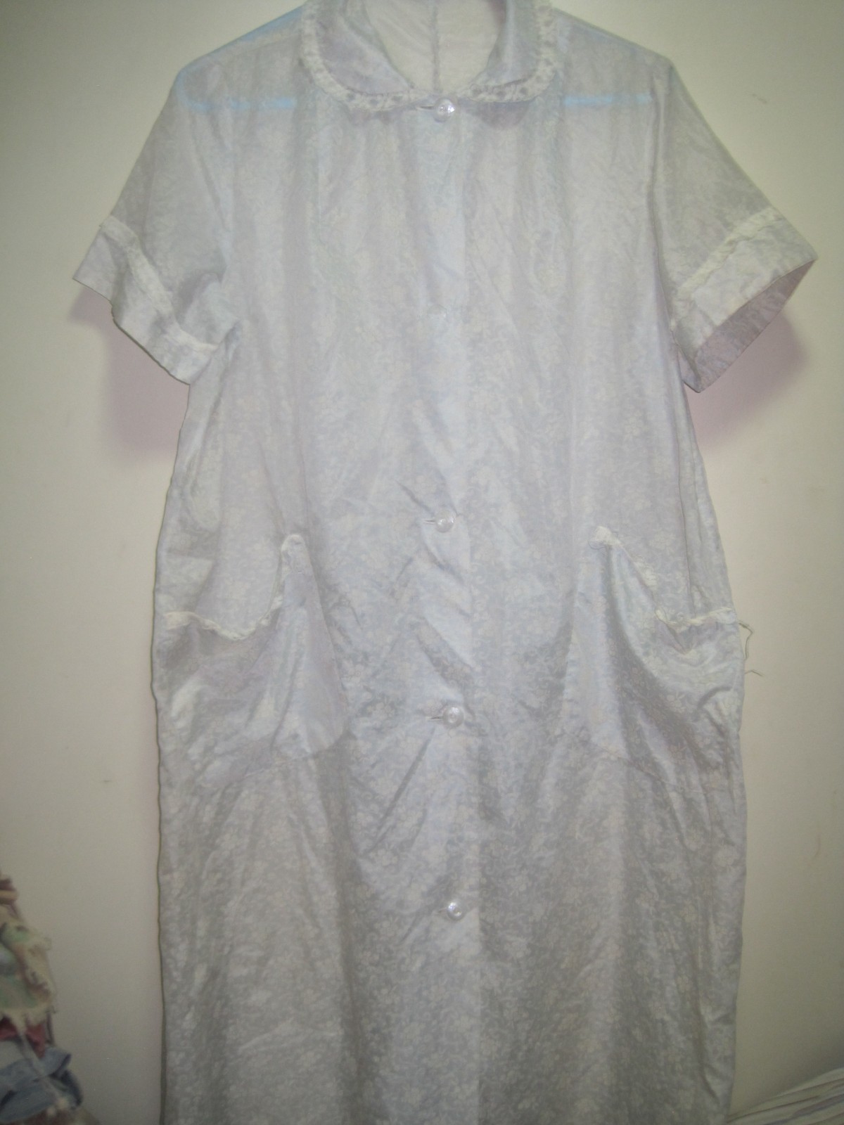 1950s TAILORED BY JOAN IRIS House Coat /Robe BLUE WHITE FLORAL SEMI SHEER SH SL