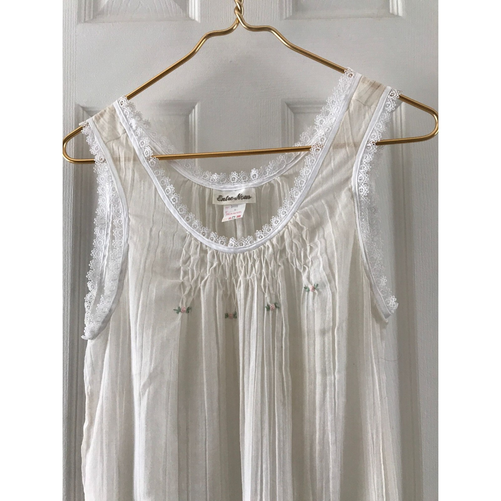 Entre Nous White Maxi Night Gown Peach Flowers Green Leaves Size Medium 1970’s