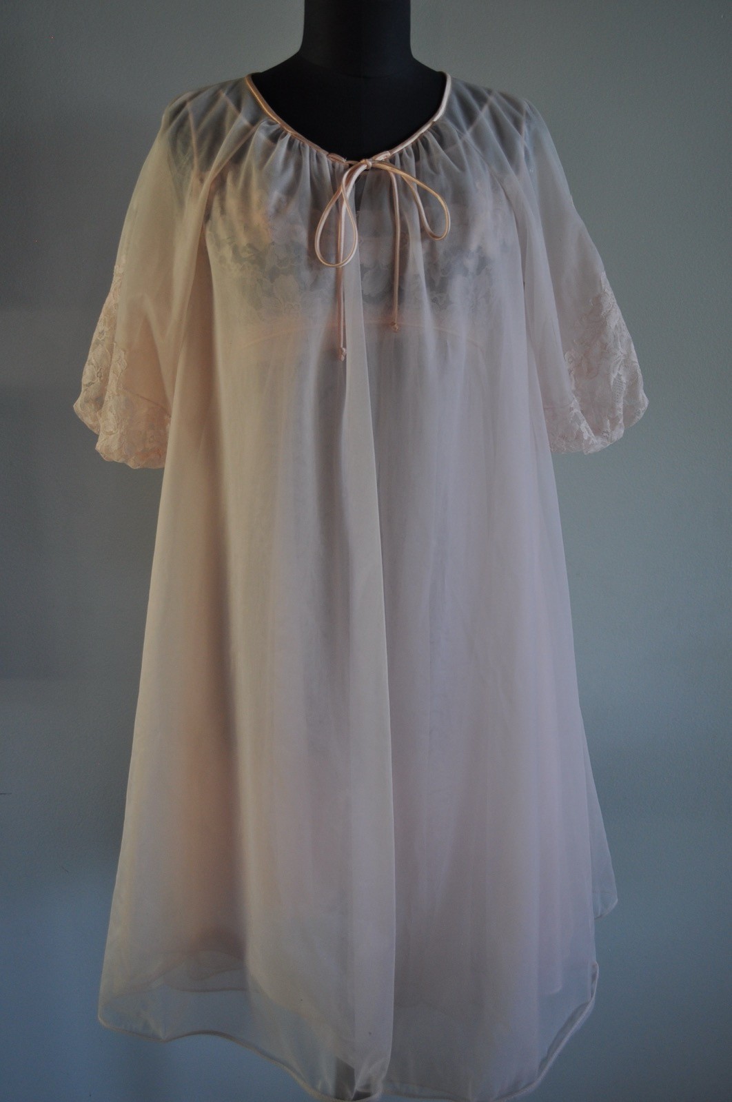 Vintage Vanity Fair 2 piece Peignoir Set Sz 32 Pink Double Layer Chiffon