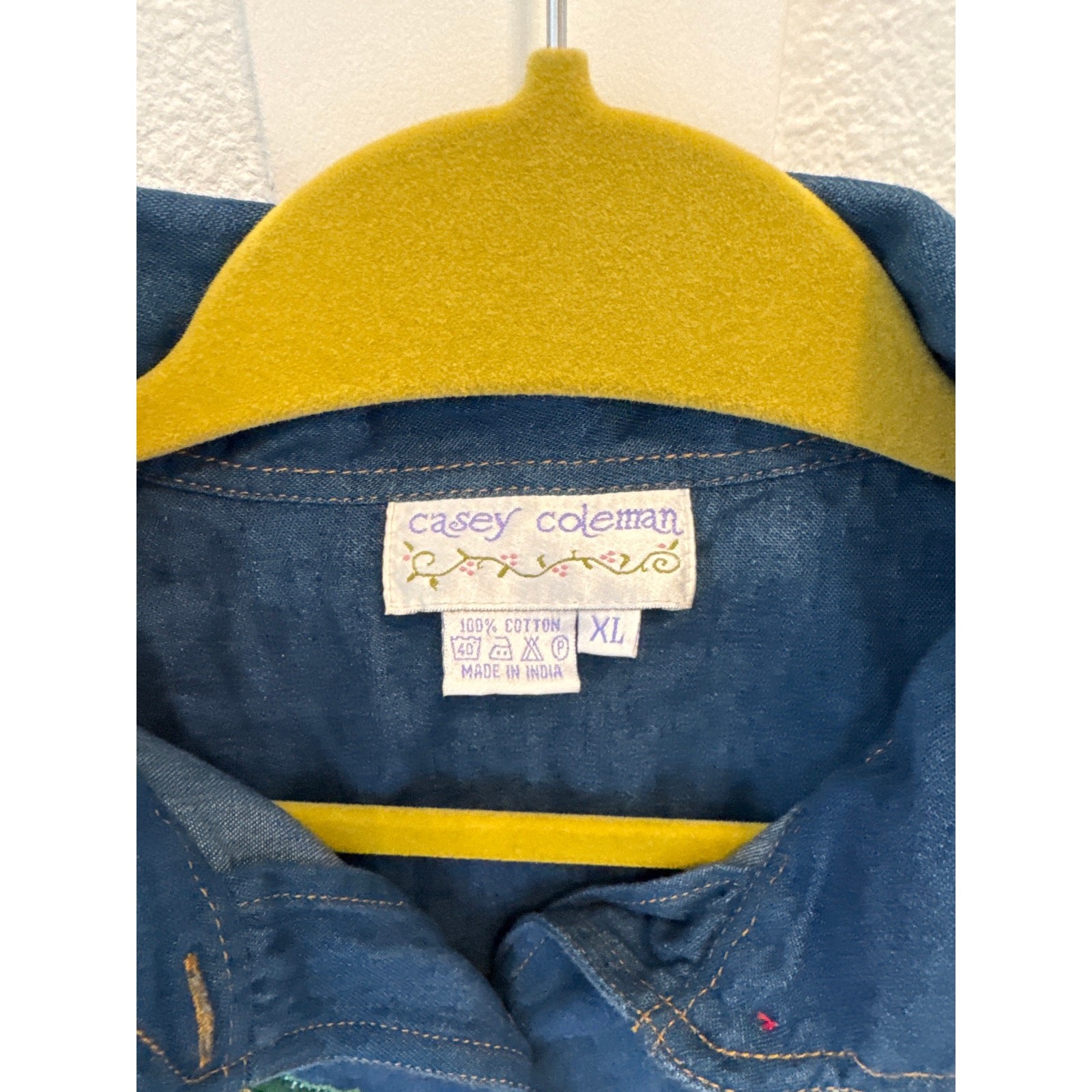 90s Vintage cottage core/grandma core Holiday Embroidered Denim Button Down