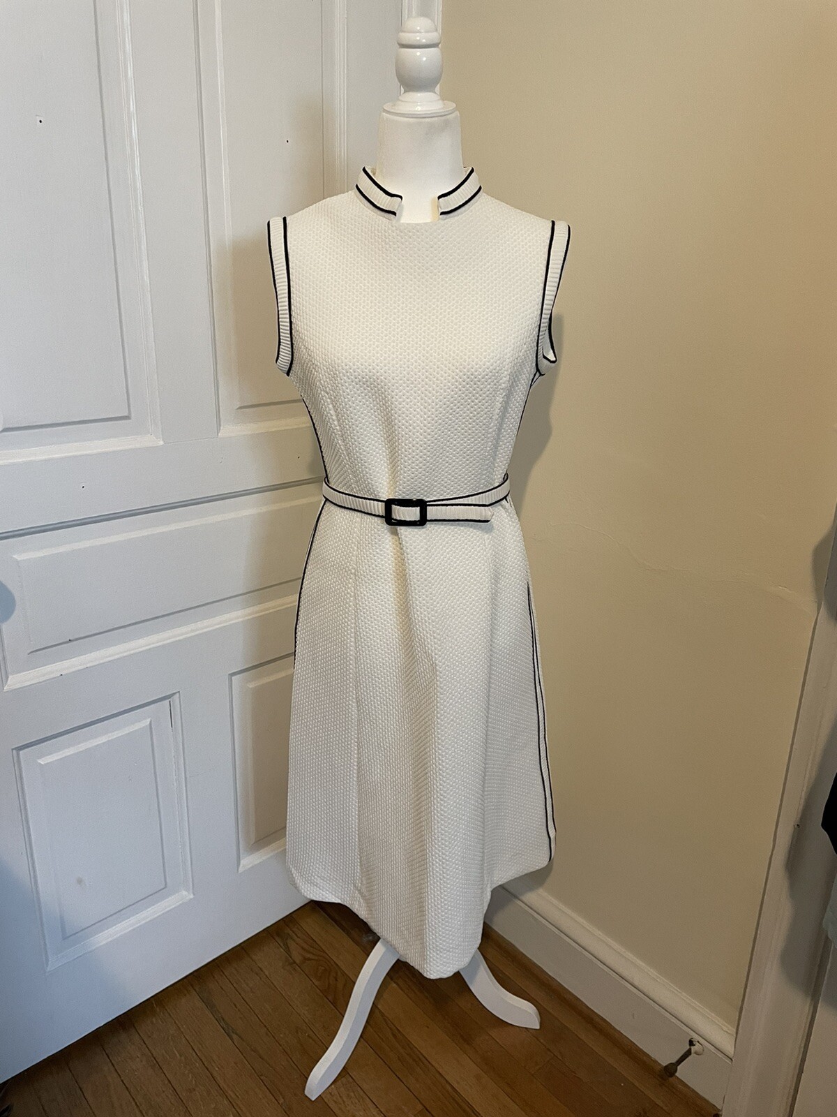 Vintage A L’AIGLON Original 60s- 70s White & Black Dress Size 12