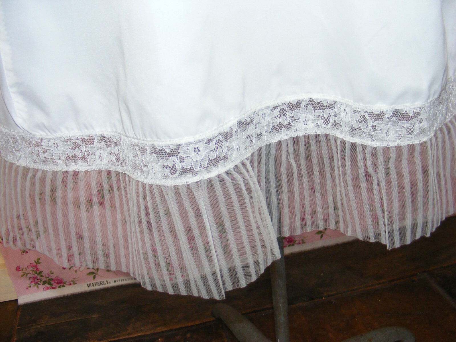 60S FULL DRESS SLIP DEADSTOCK W/TAGS NYLON FITTED VINTAGE LINGERIE SZ 34 LACE