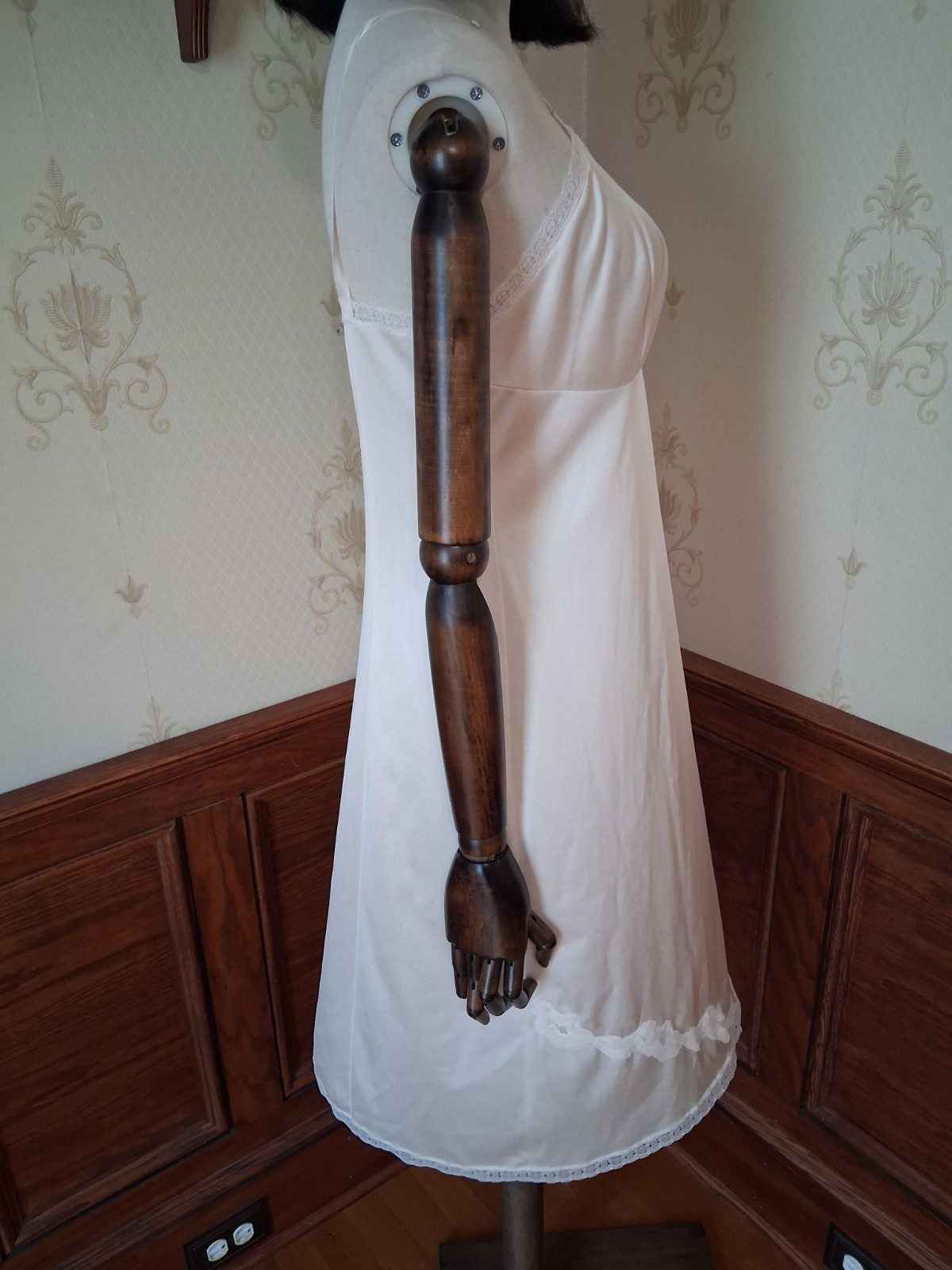 Vintage 1970s Vanity Fair Ivory Lace Trimmed Coquette Cottagecore Slip Dress