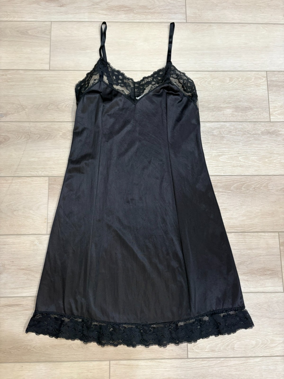 Vtg VELROSE Women Sz 36 Full Slip Dress Chemise Black Antron Shiny Lace Trim USA
