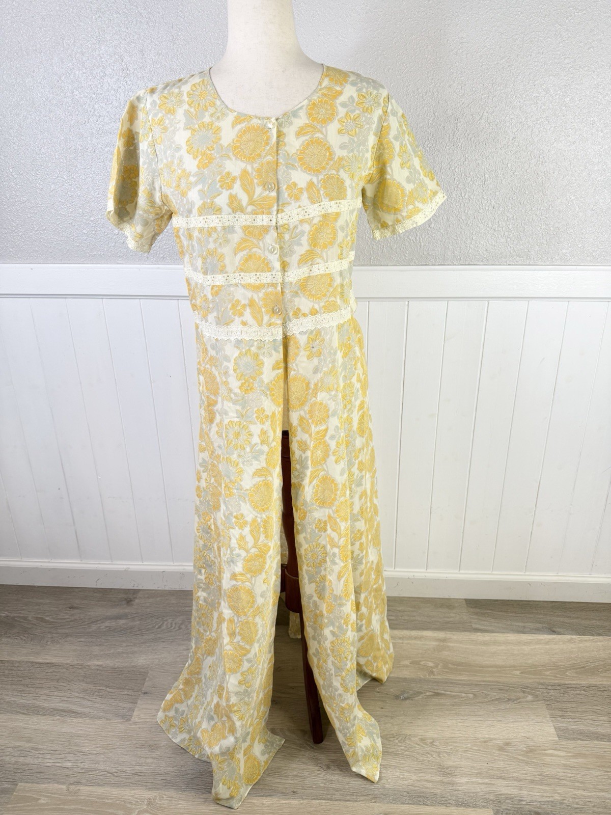 Vintage 70s Yellow Retro Floral Handmade House Dress Housewife Lace Trim