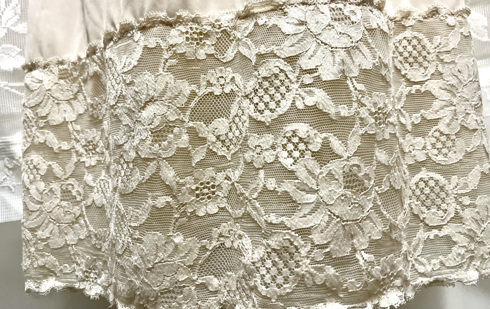 Vintage Vanity Fair 1950s Lace Slip Lingerie Size 34
