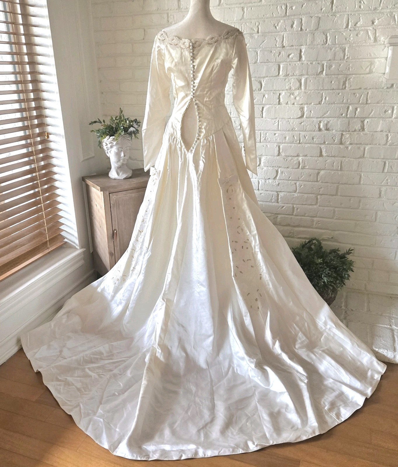 Vtg 1950s Romantic Ivory Beaded Lace Applique Wedding Gown, XS/2