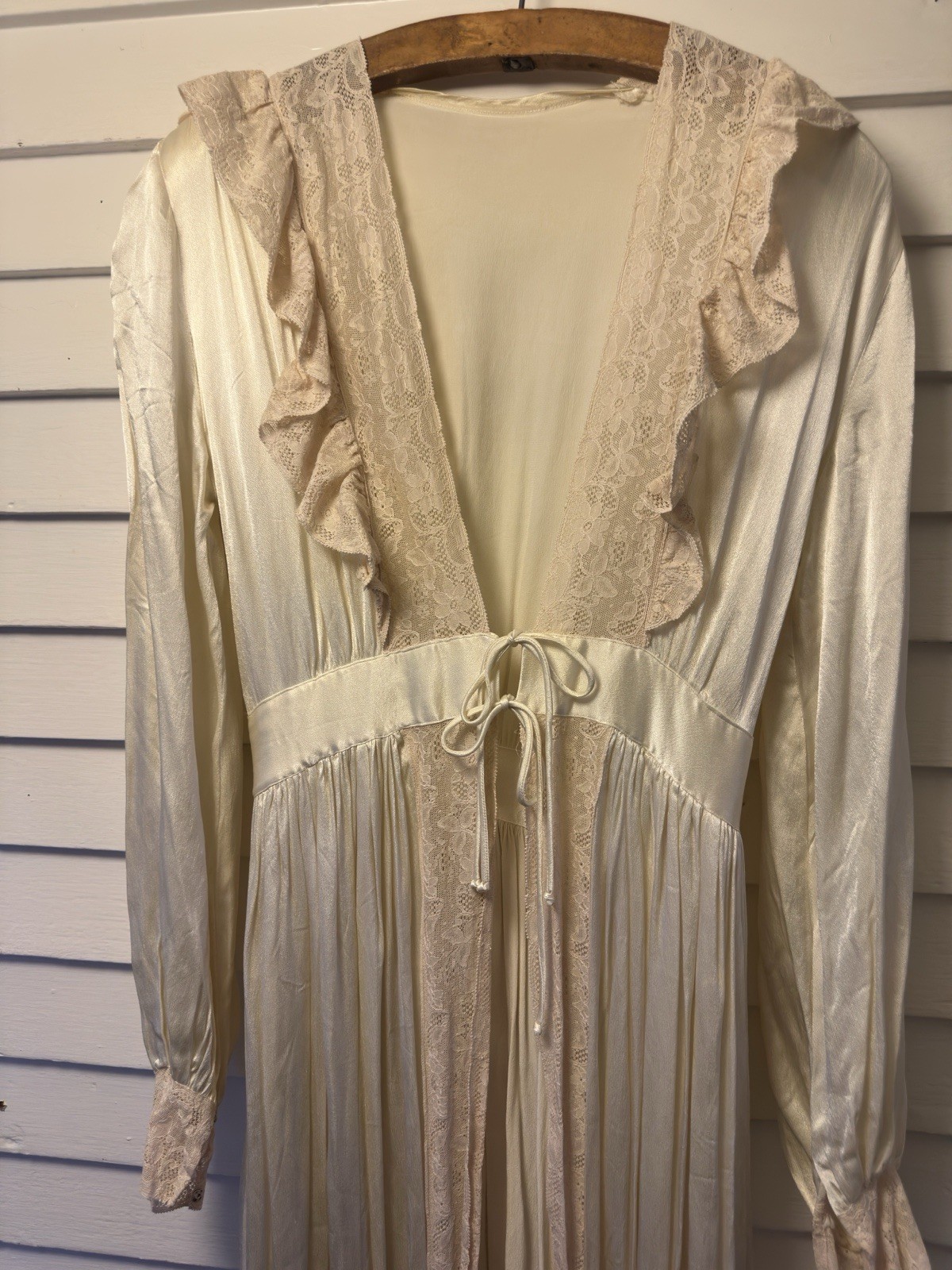Vintage 1940s Styled by Tula Of Narco Ivory Liquid Satin Robe/Peignoir Size S/M