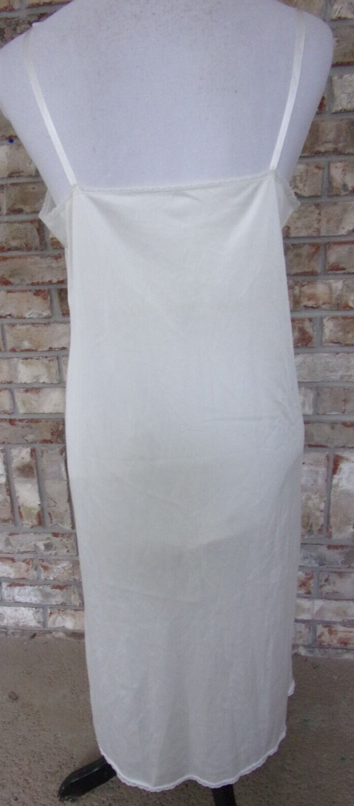 VASSERETTE SZ 36/28’42 LIGHT CREAM FULL SLIP STYLE 10-105 BEAUTIFUL LACE