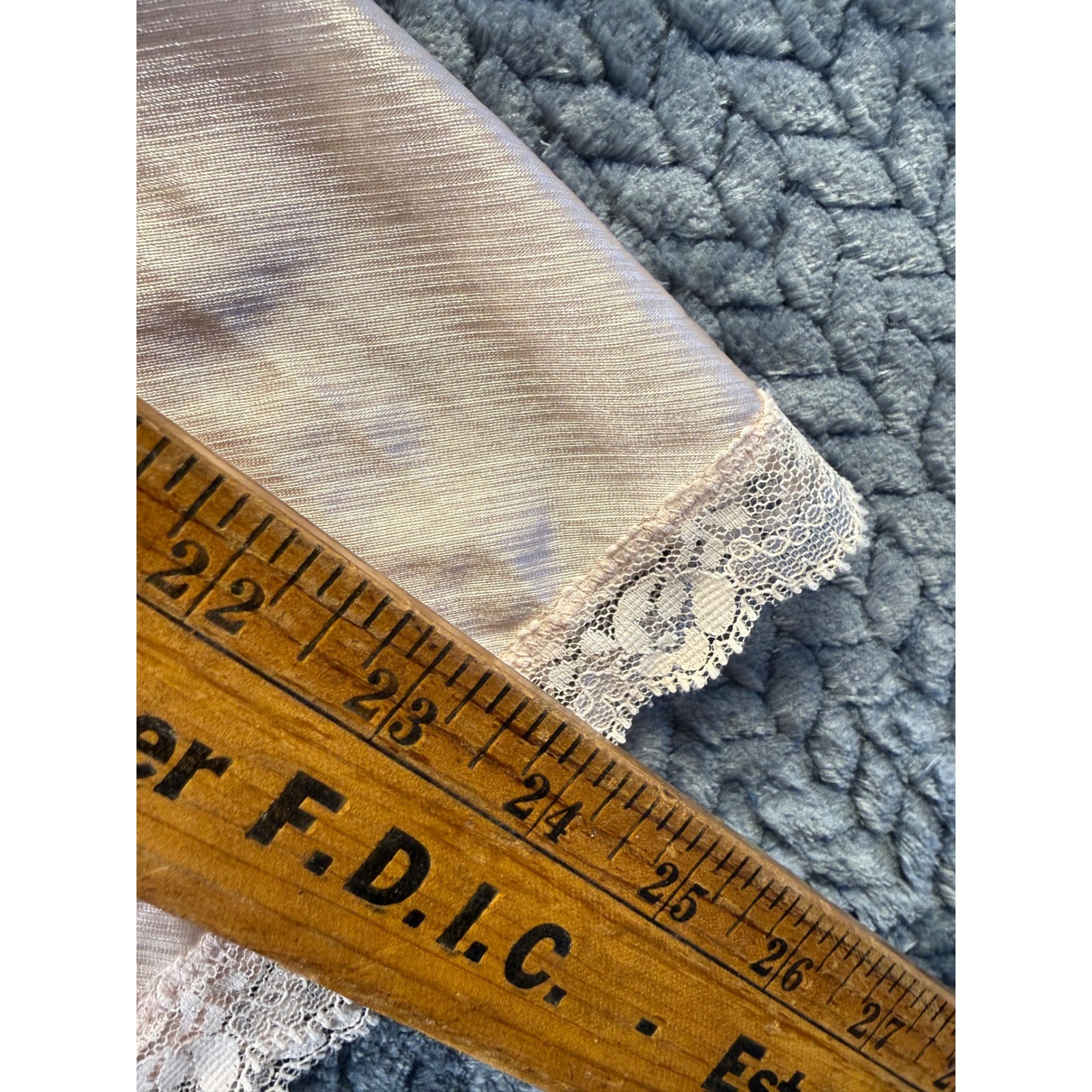 Warners Shine On Vintage Half Slip Champagne Beige Lace Trim 55321 Small 25 Long