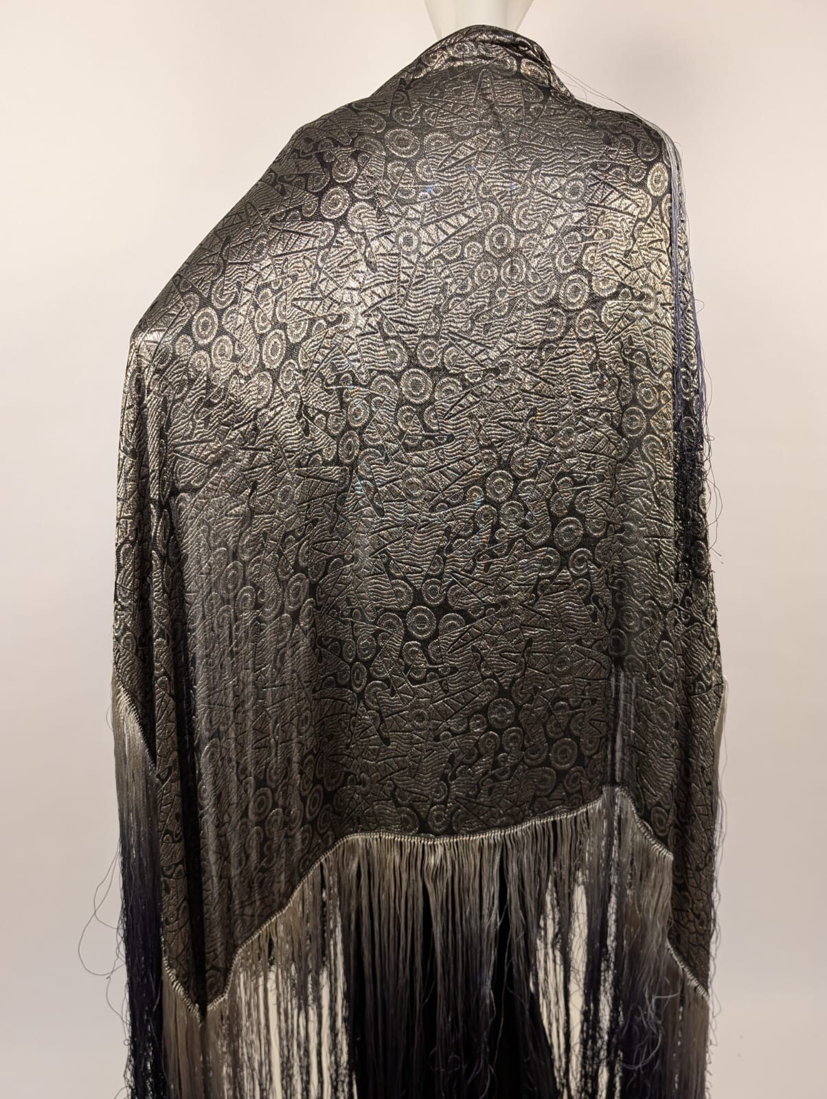 ART DECO 1920’S METALLIC SILK LAME SHAWL FOR DRESS W OMBRE FRINGE