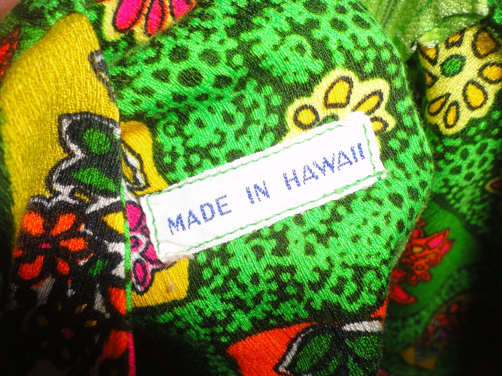 Vintage Made in Hawaii Floral Green Dress Smaller size short sleeve Zip back