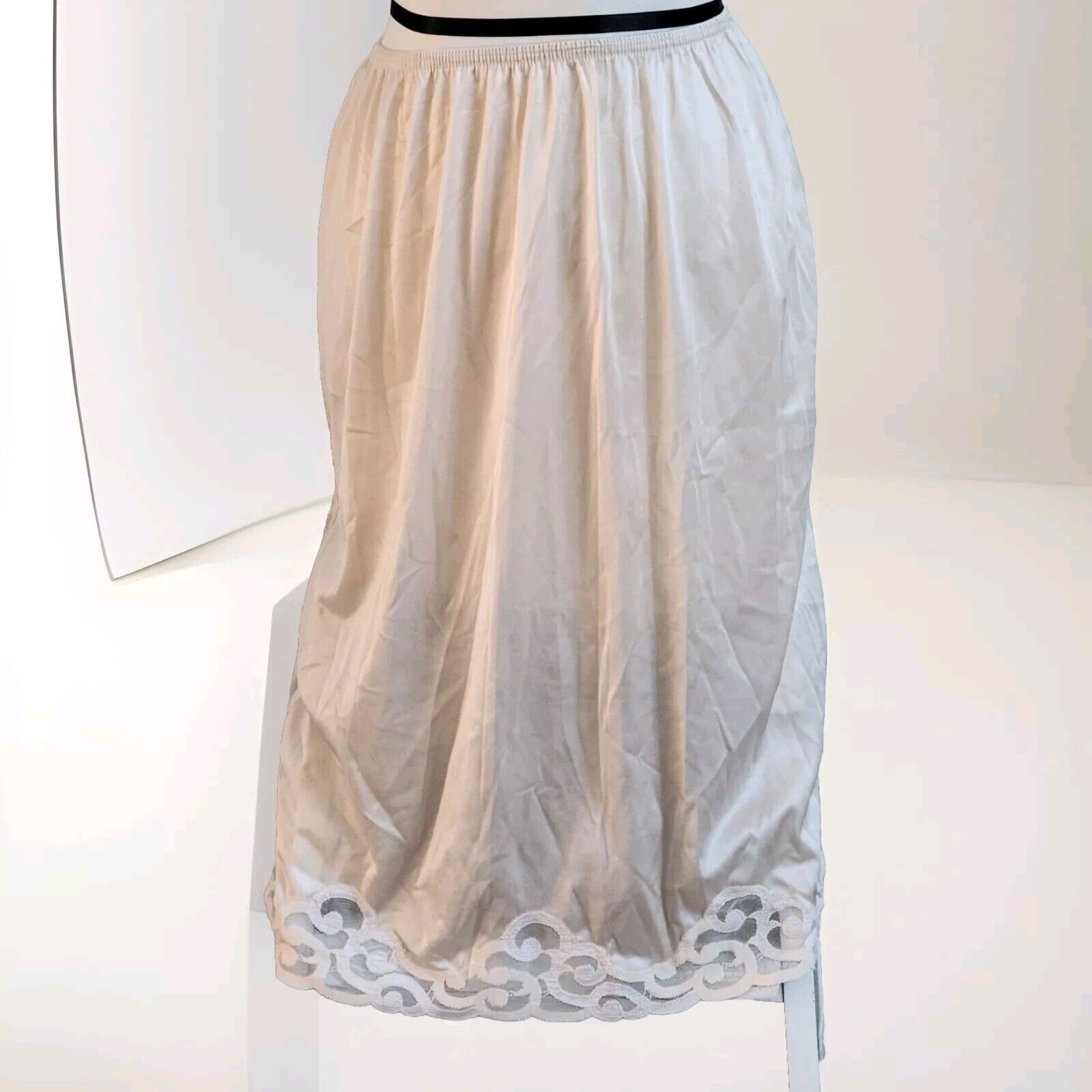 Vtg Cabernet women 100% Nylon Long Petticoat Under Skirt Cream sz L / 24″