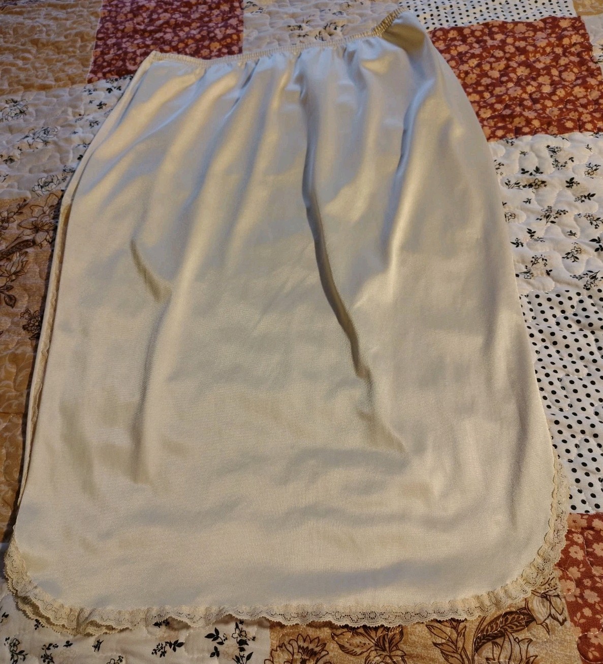 Vanity Fair Beige Half Slip Antron III Nylon Vintage Sz Med Below the Knee