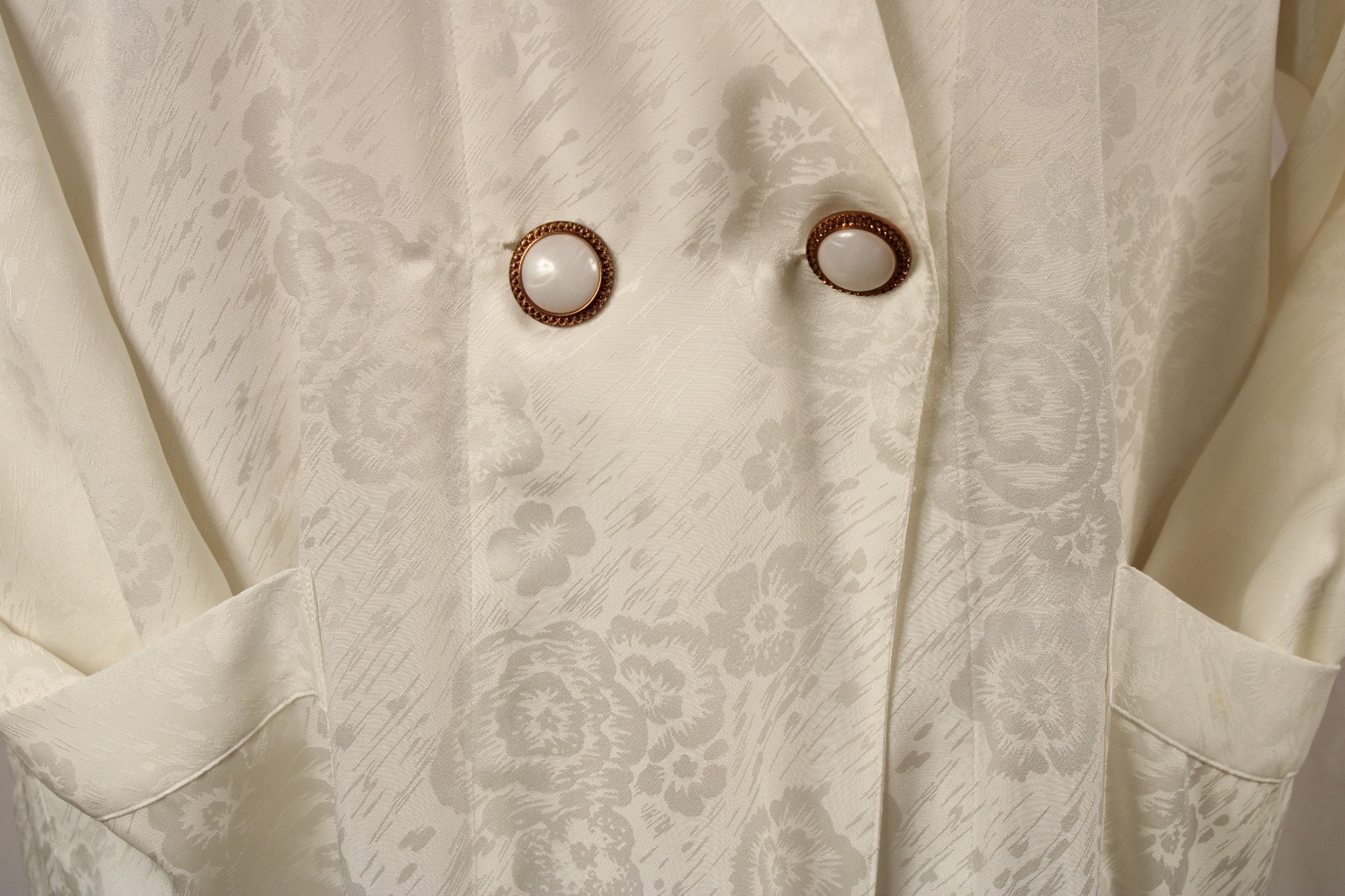 VIntage Satin Jacquard White Dressing Gown Robe Size L Philippines NOS Beauty!