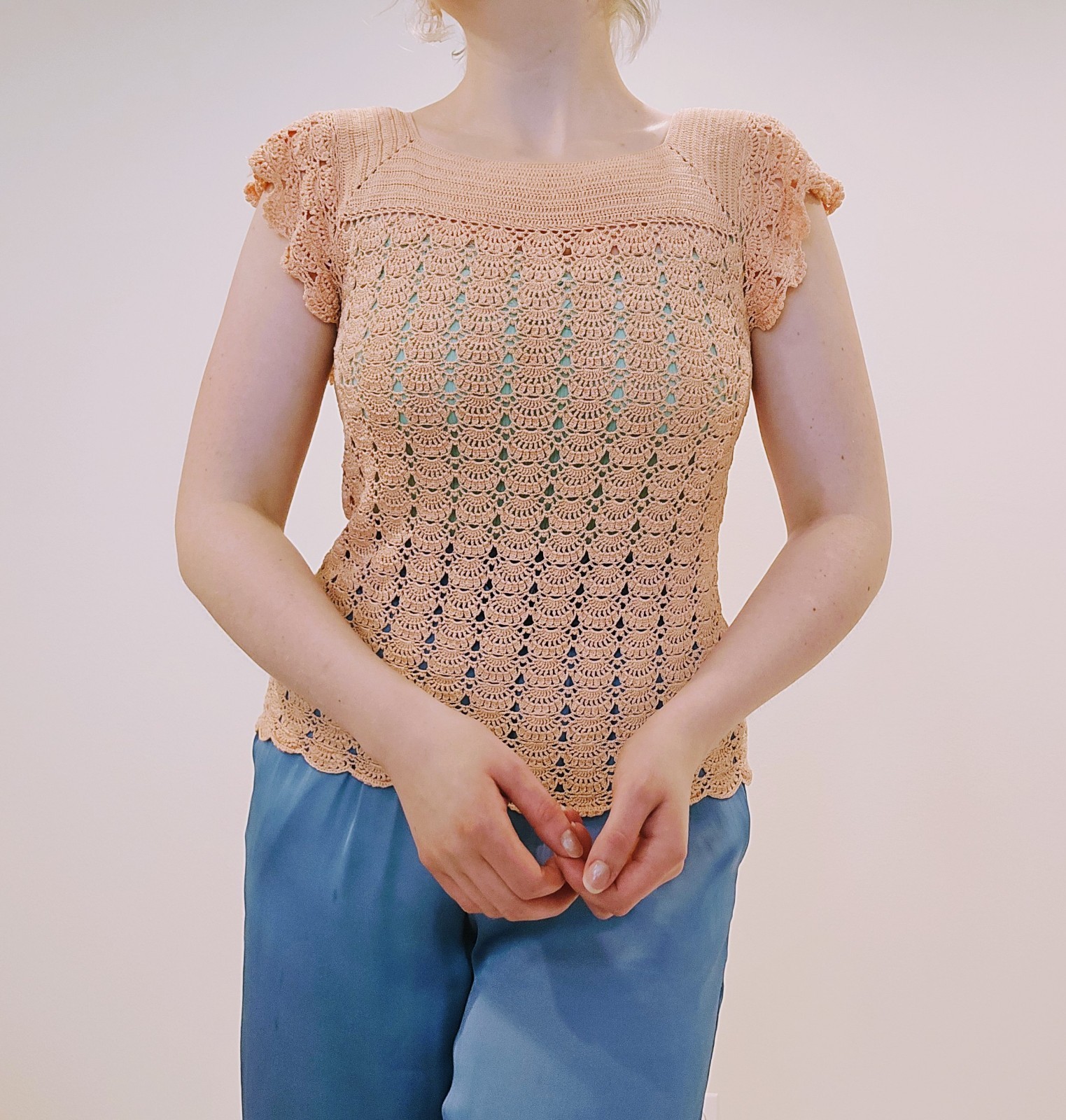 70s VTG Hand Crocheted Rayon Blouse Peach Pink Top Sm Classic square collar