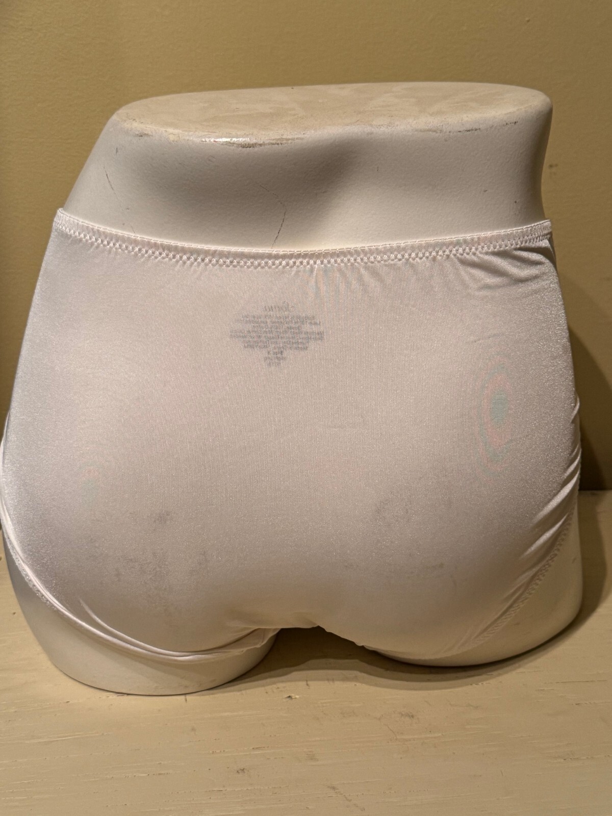 VINTAGE SOMA ~ IVORY ~ SENSUOUS LACE HIGH LEG BRIEF PANTIES ~ SIZE SMALL