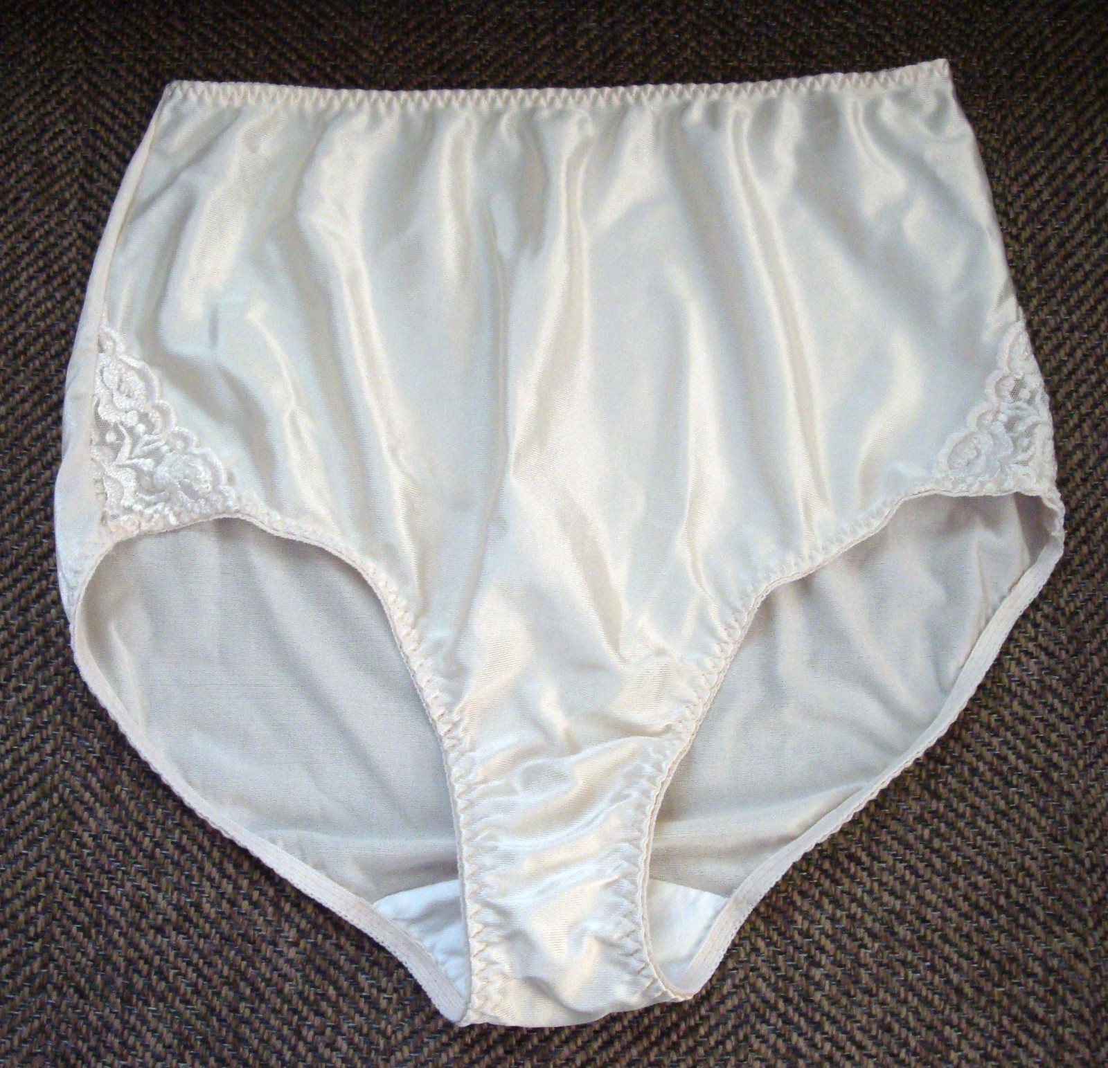 Vintage Vanity Fair 7 L White Satin & Lace Brief Style # 13-074