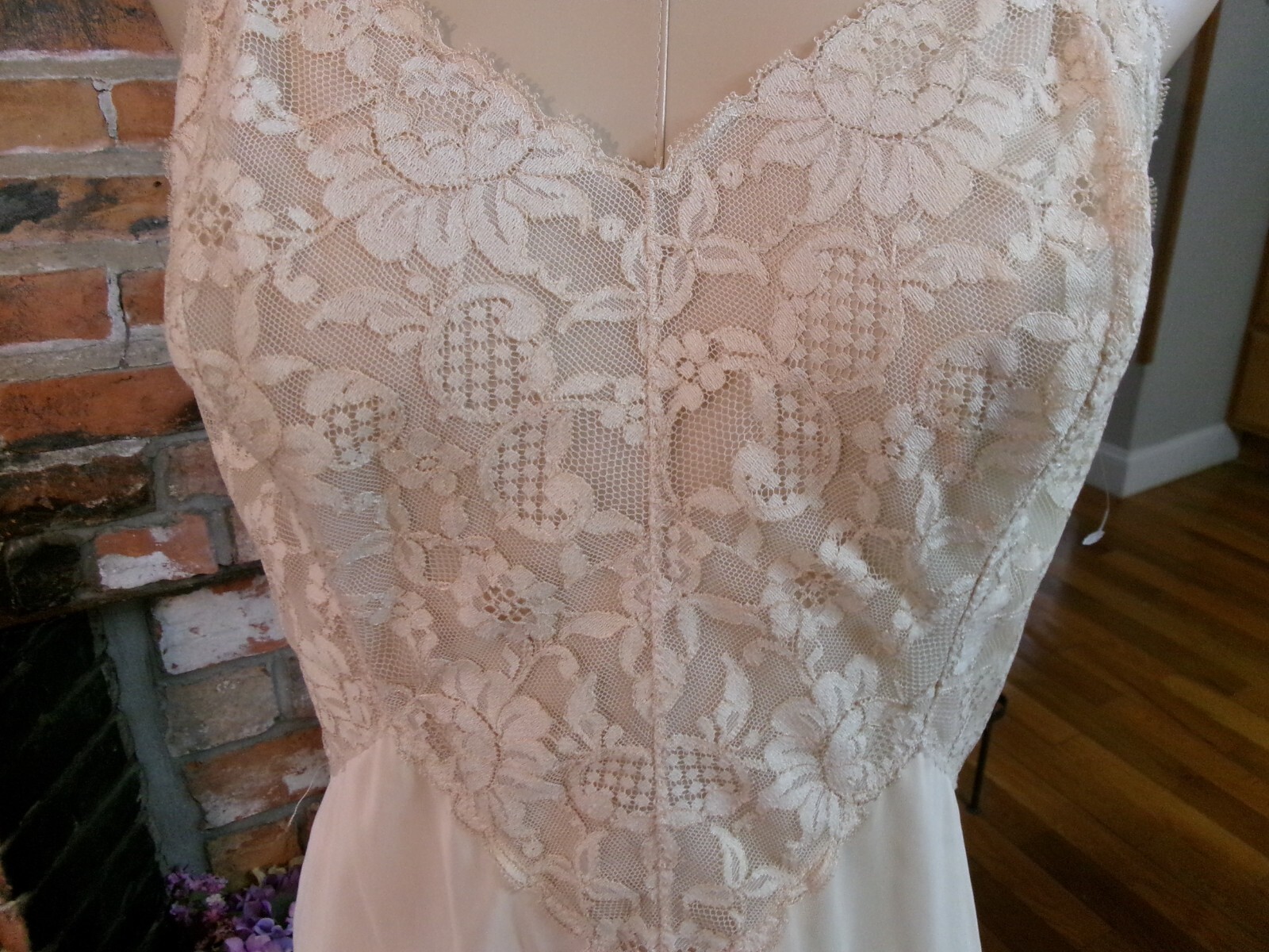 Reduced VTG VANITY FAIR CHIFFON NYLON SLIP DRESS BEIGH OPULENT CHANTILLY LACE 34