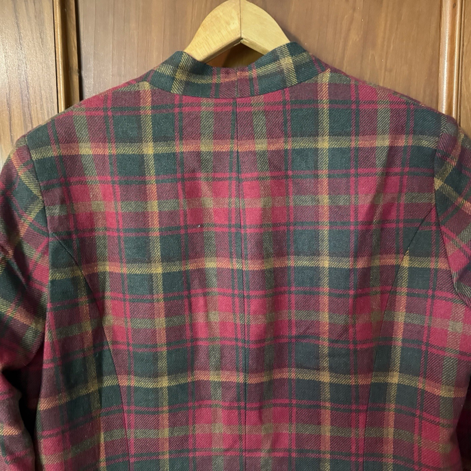 Vintage Red/Green Plaid Scotland 100% Wool Blazer 3 Button Long Sleeve Pockets L