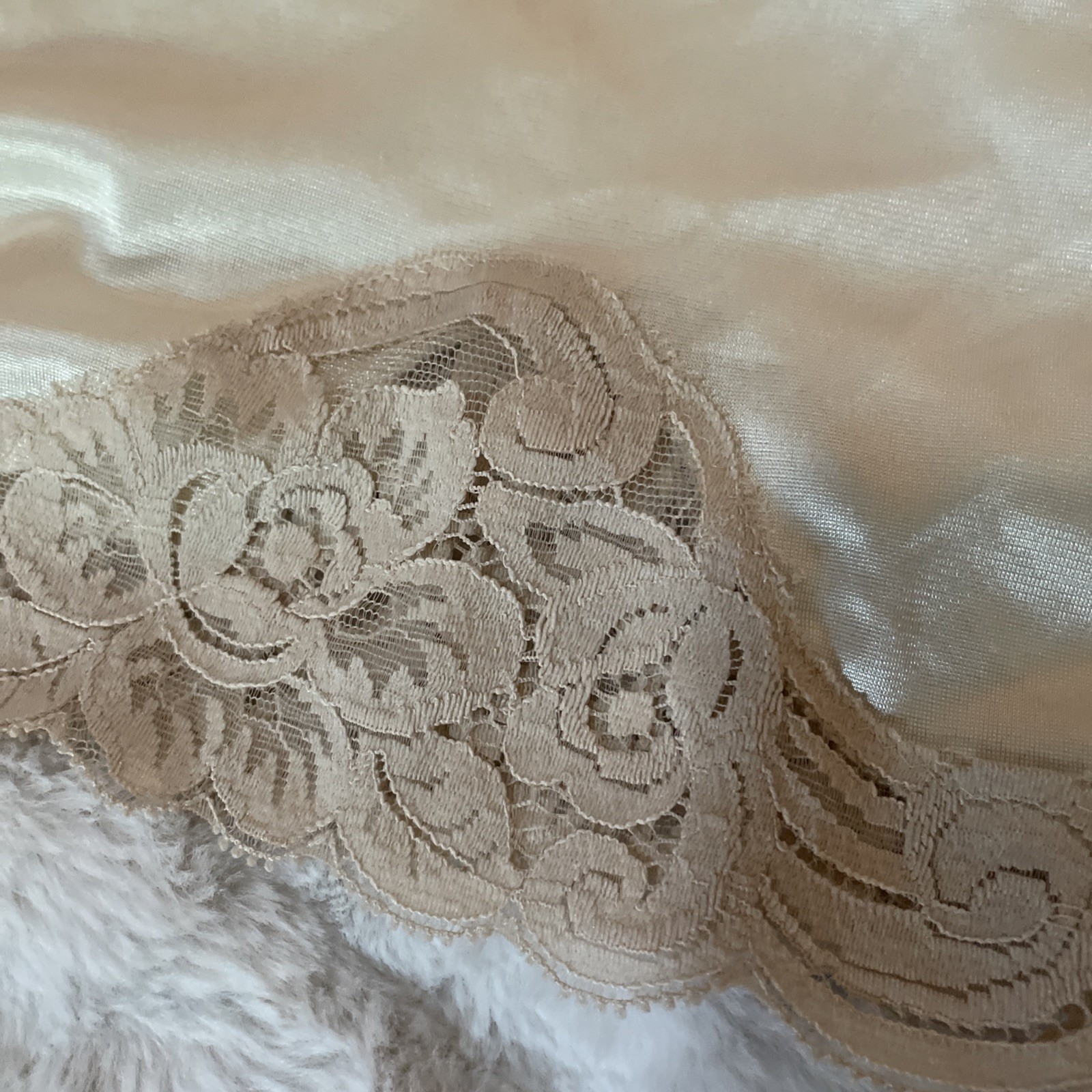 1970s VINTAGE VANITY FAIR Antron III NYLON and LACE Beige /Nude Tan Half Slip XS